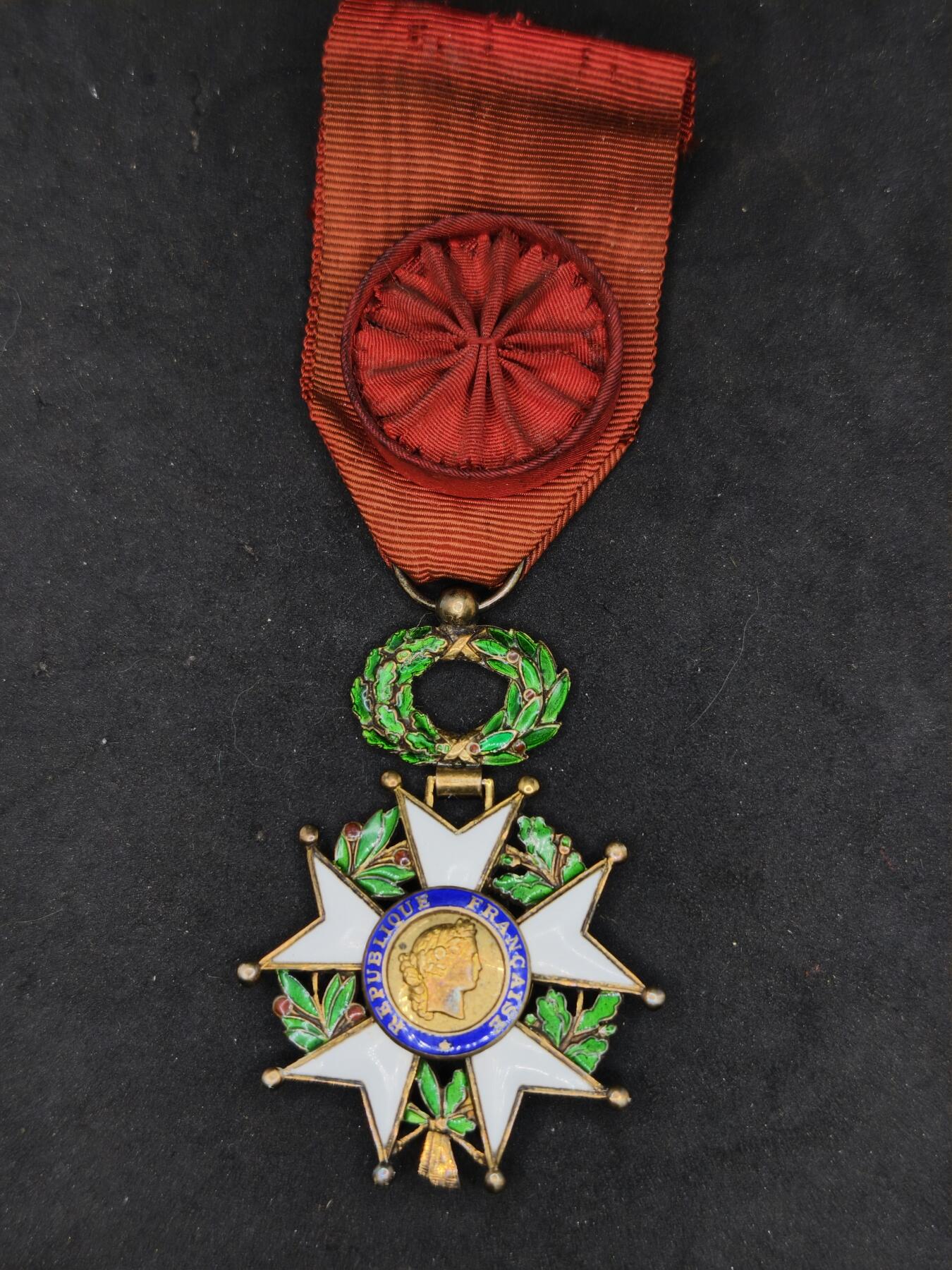 凯旋世界勋赏（第20期）（欢迎送拍）（对拍品有疑问请询问客服，不接受到手刀，出价默认拍品品相。请认真阅读拍卖规则！出价默认已认可！）（收到货请录制开箱视频，无视频概不处理问题。） 法兰西第五共和国荣誉军团勋章军官级，珠宝版