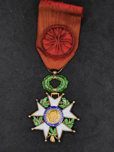 凯旋世界勋赏（第20期）（欢迎送拍）（对拍品有疑问请询问客服，不接受到手刀，出价默认拍品品相。请认真阅读拍卖规则！出价默认已认可！）（收到货请录制开箱视频，无视频概不处理问题。） - 法兰西第五共和国荣誉军团勋章军官级，珠宝版