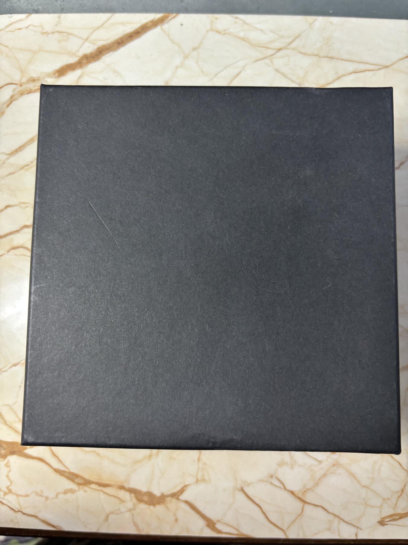 第183期拍卖 喀麦隆2022年国色天姿阿波罗和缪斯女神5盎司银币，999银，发行500枚，边缘有氧化