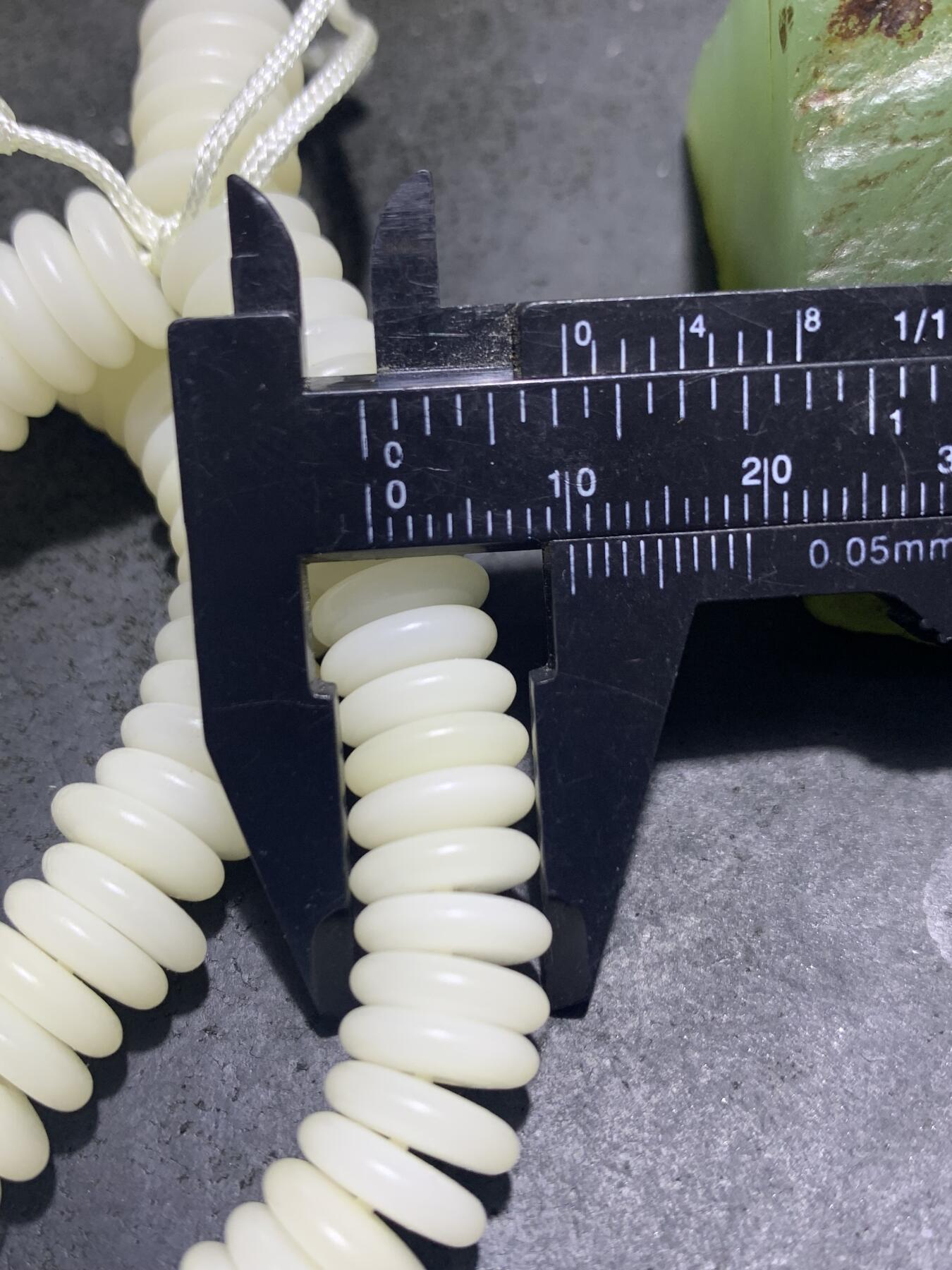 精美菩提根110+6隔片手串一条，