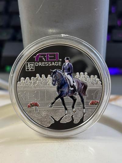 第183期拍卖 - 安道尔2013年FEI马术世界比赛20克精制彩色纪念银币2带证书，925银，发行量2000枚