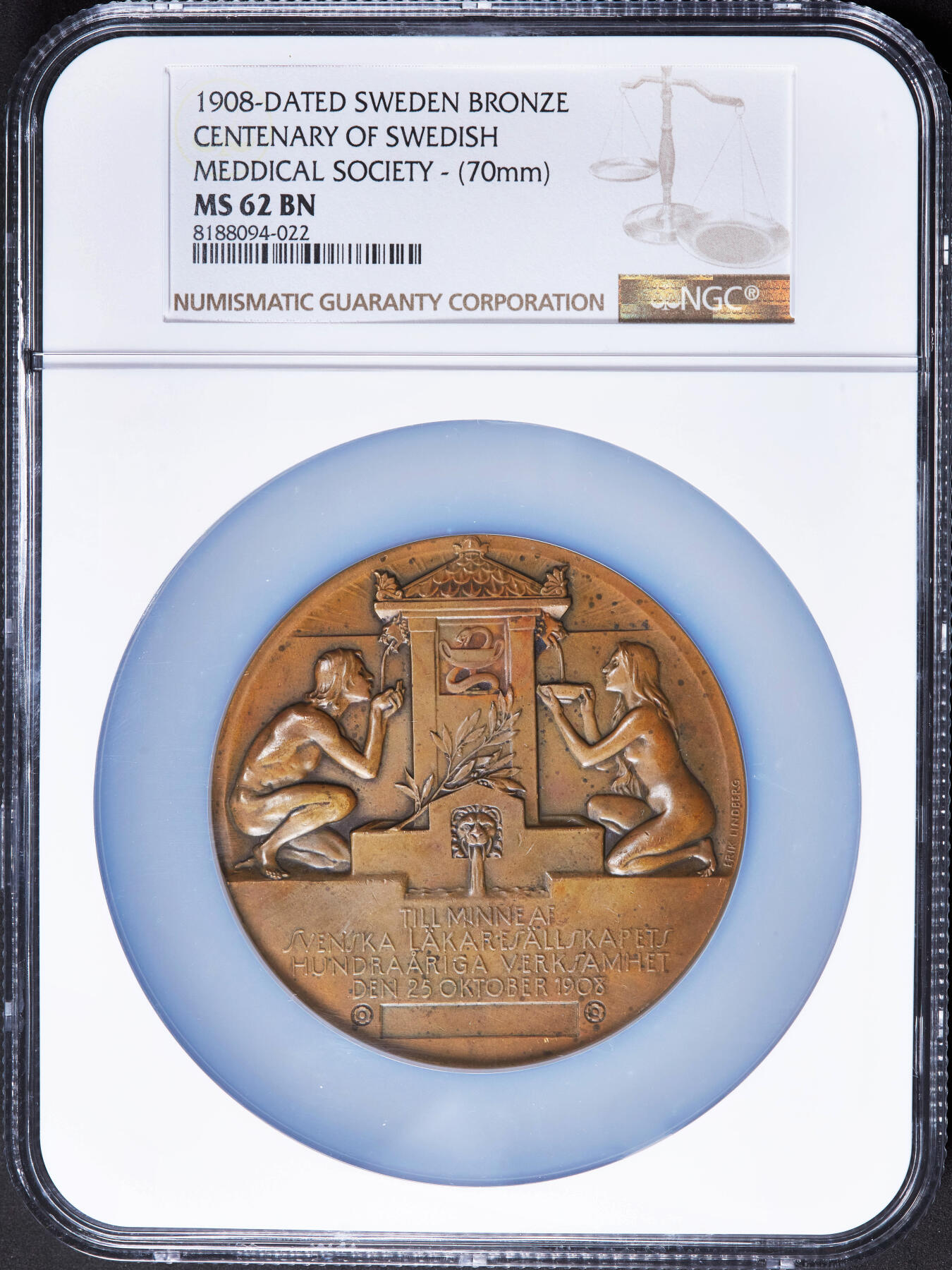 【俄甄集藏】2025年(045)12-03 星期三 晚 19:30 全场包邮 瑞典1908年纪念国立医师协会成立100周年大铜章，NGC MS62，名家林德伯格作品，直径：70mm