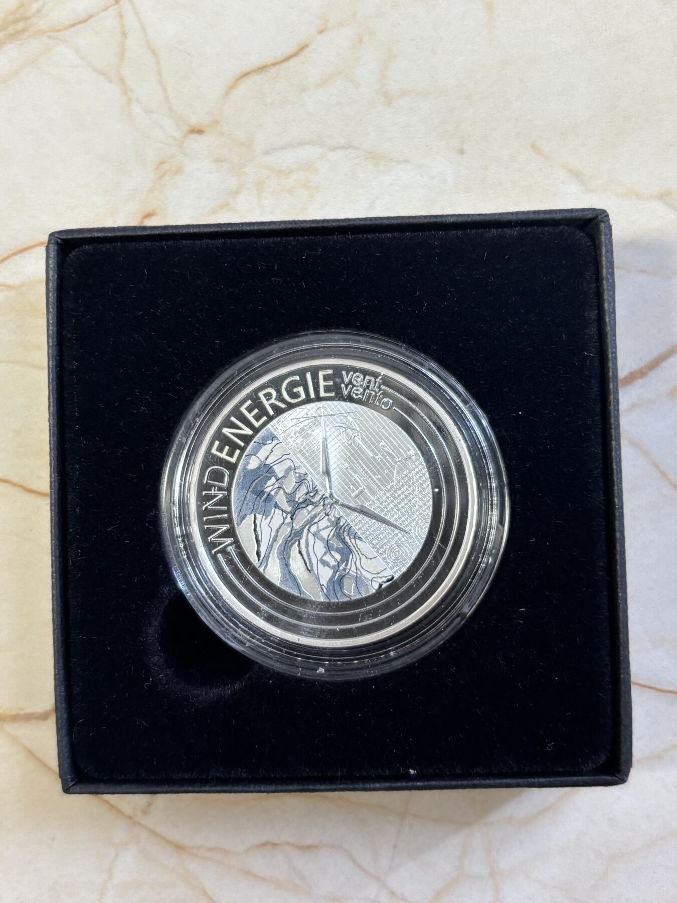 第183期拍卖 瑞士2023年清洁能源系列风能夜光精制纪念银币，999银，20克，发行10000枚