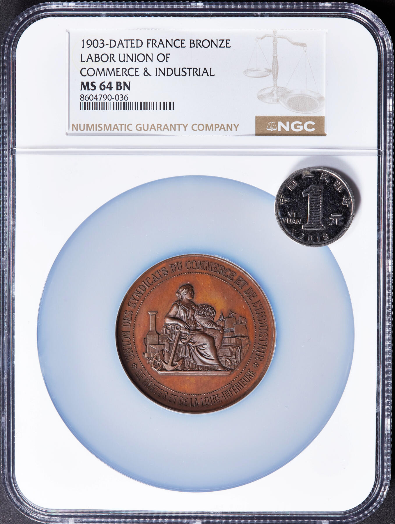 【俄甄集藏】2025年(045)12-03 星期三 晚 19:30 全场包邮 法国1903年南特与下卢瓦尔省工商同业公会联盟纪念大铜章，NGC MS64，巧克力包浆，高浮雕，直径：50mm