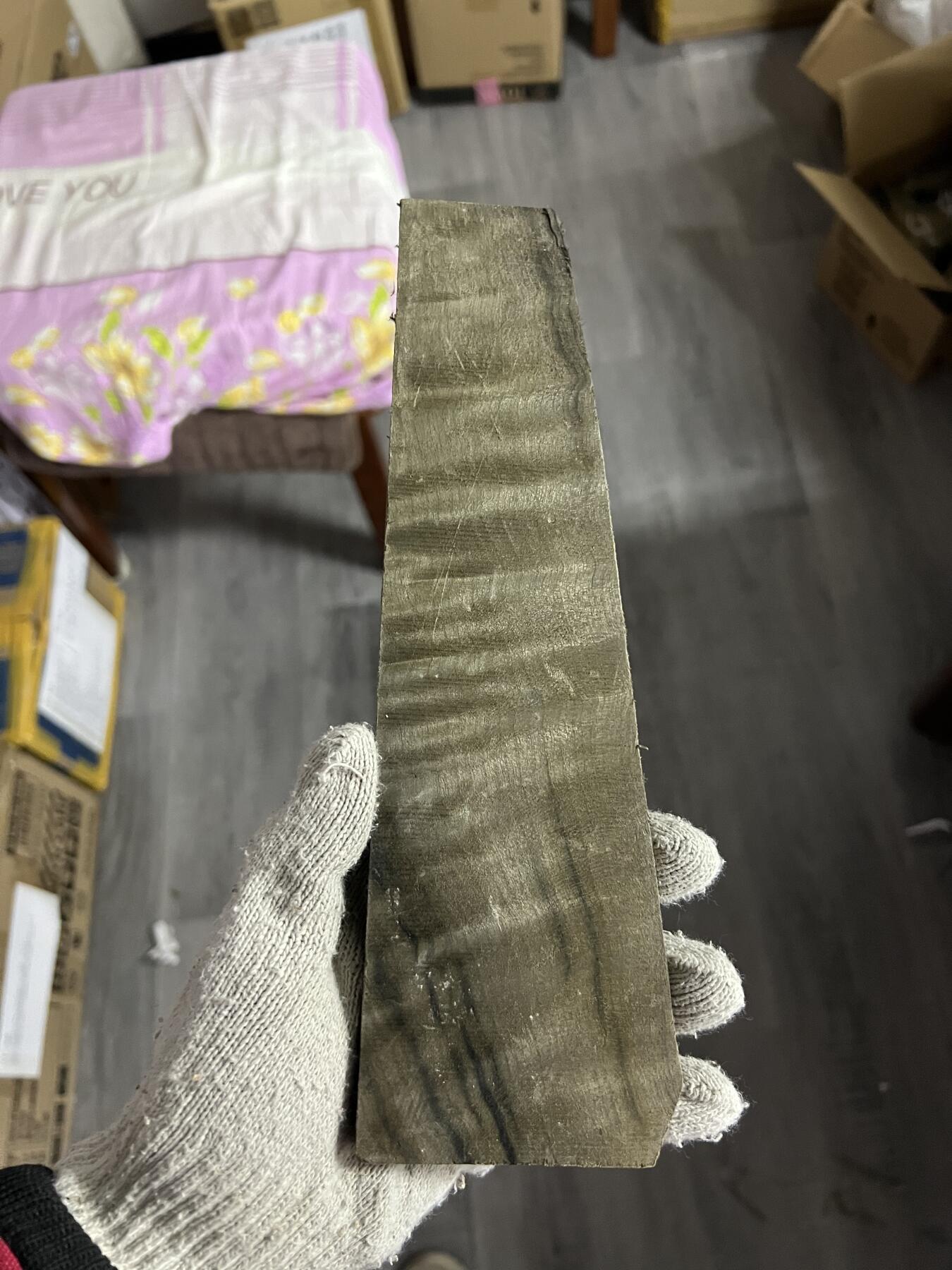 零元拍：NO.3 金丝楠牌子原板为加工 满金丝 果香满满 尺寸：24.5/7.5/1.3CM