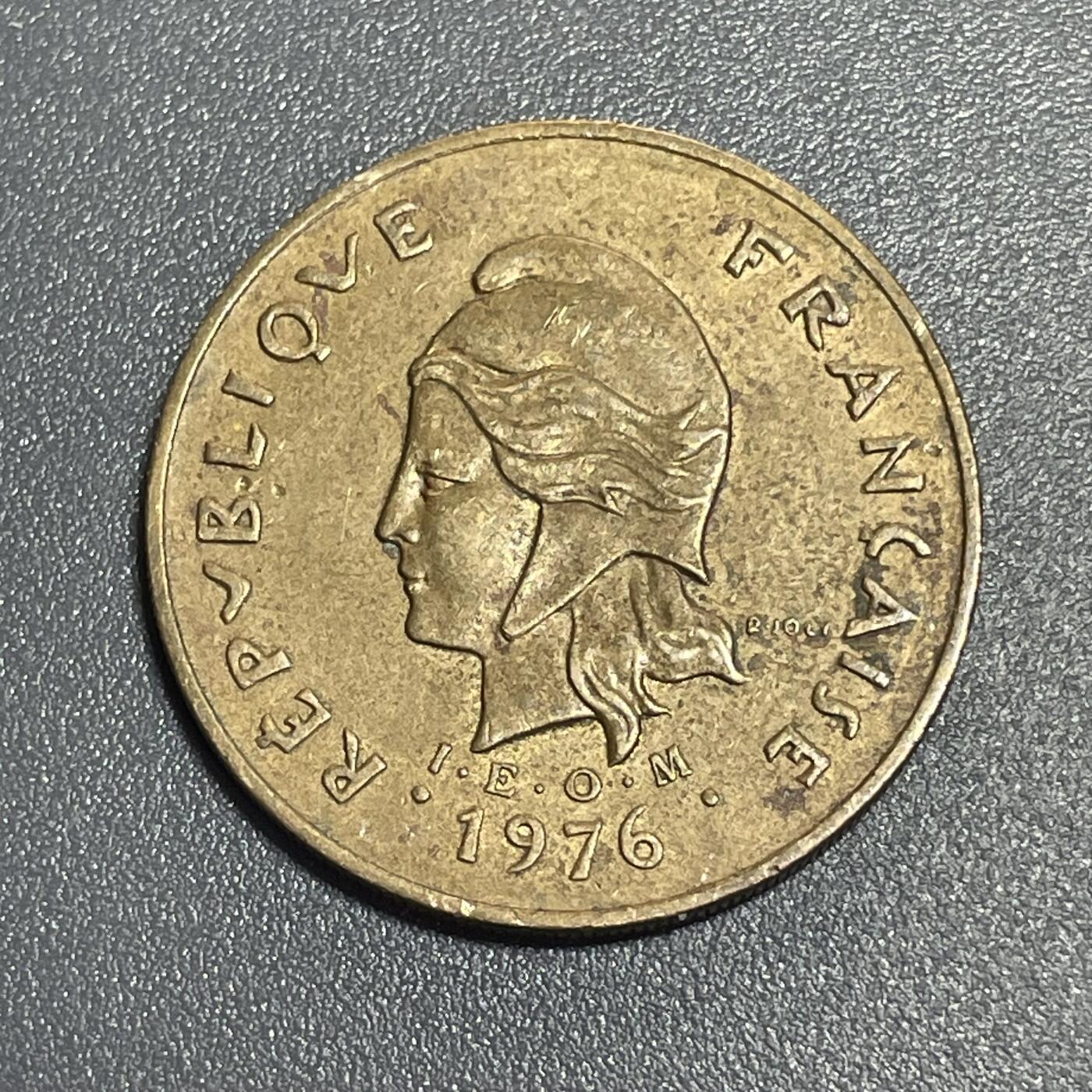 回流1130 法属波利尼西亚1976年100法郎 波利尼西亚茉莉亚港景观（山脉、棕榈树与传统帆船）