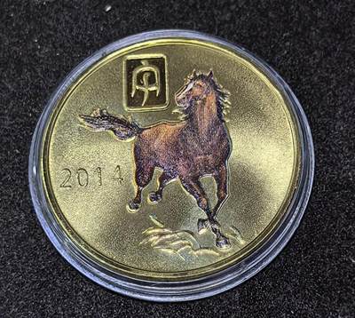 北京马甸外国币专卖第147期，外国币专场，陆续上拍，欢迎关注 - 2014年朝鲜20元生肖马彩色大铜币，塑封盒有裂和脏如图