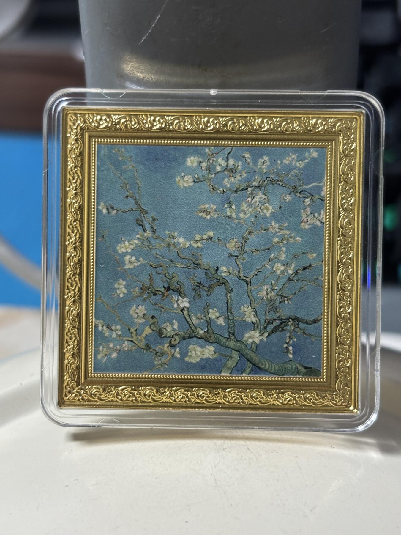 第183期拍卖 纽埃2022年世界名画系列梵高杏花开1盎司彩色银币，999银，1盎司