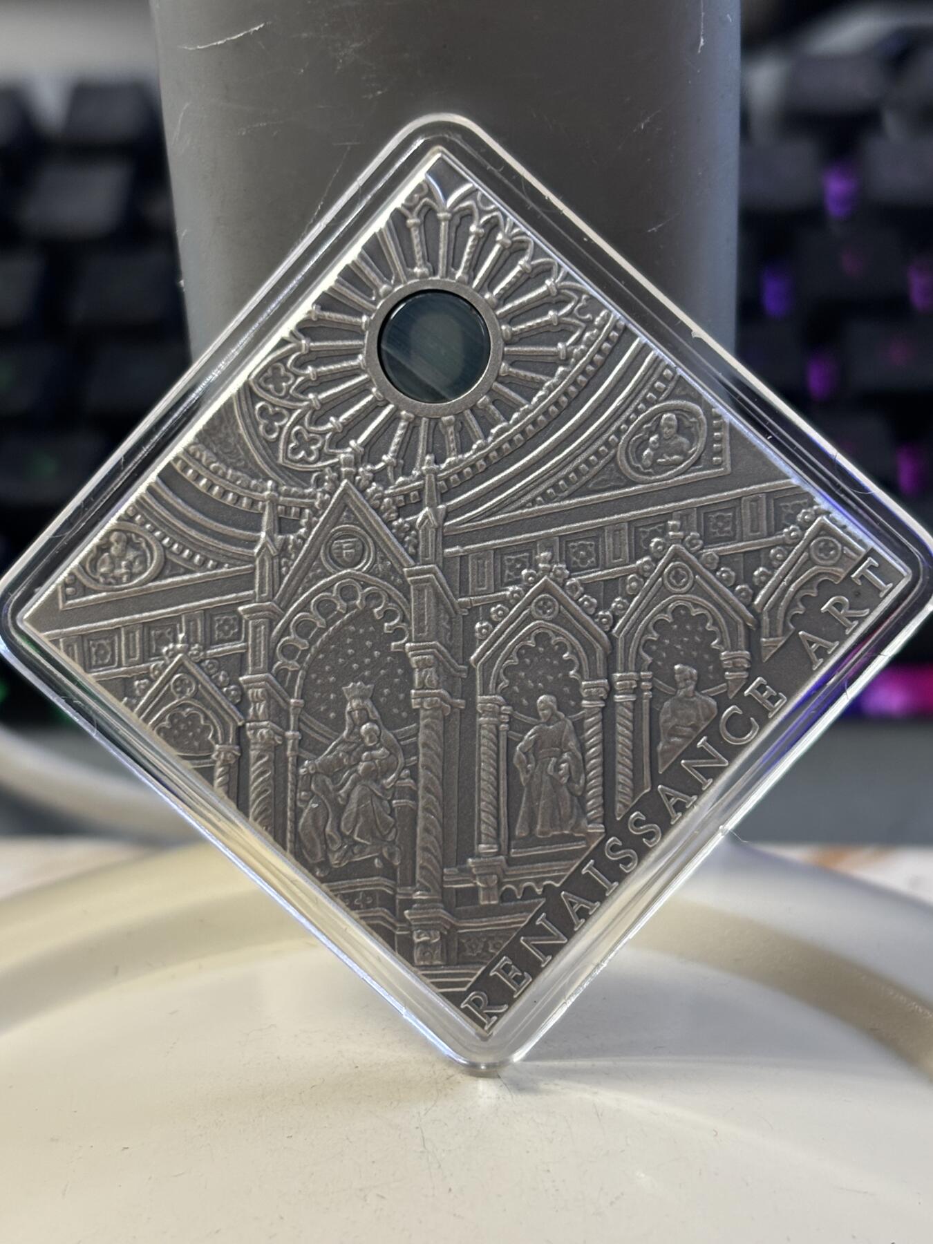 第183期拍卖 纽埃2014年艺术改变世界文艺复兴镶嵌玛瑙仿古银币带证书，28.28克999银，发行量3333枚