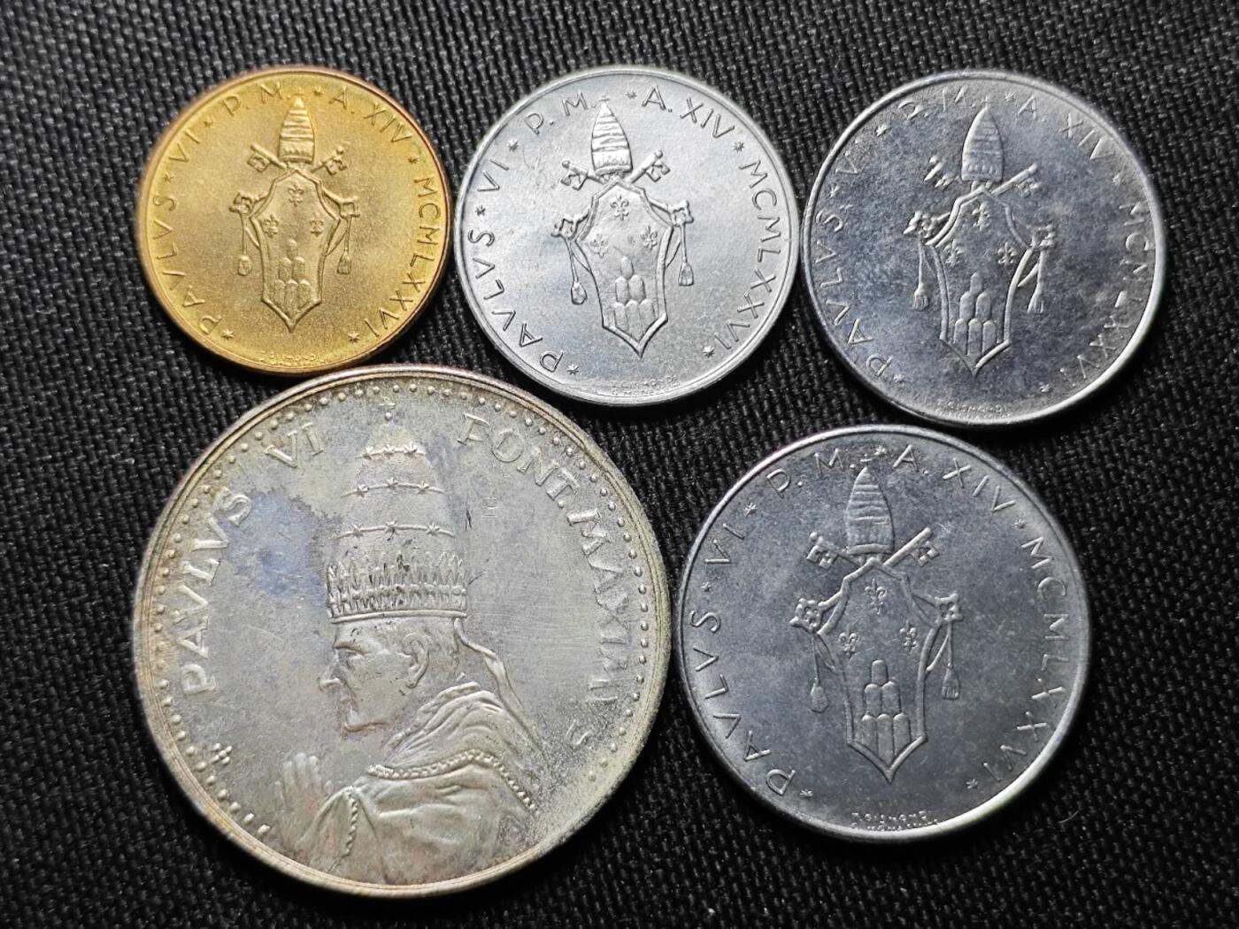 KK钱币收藏小铺 （套币 好品/批量散币 银币）专场  2月预留时间 周末发货  梵蒂冈大小面值一组 含镀银章