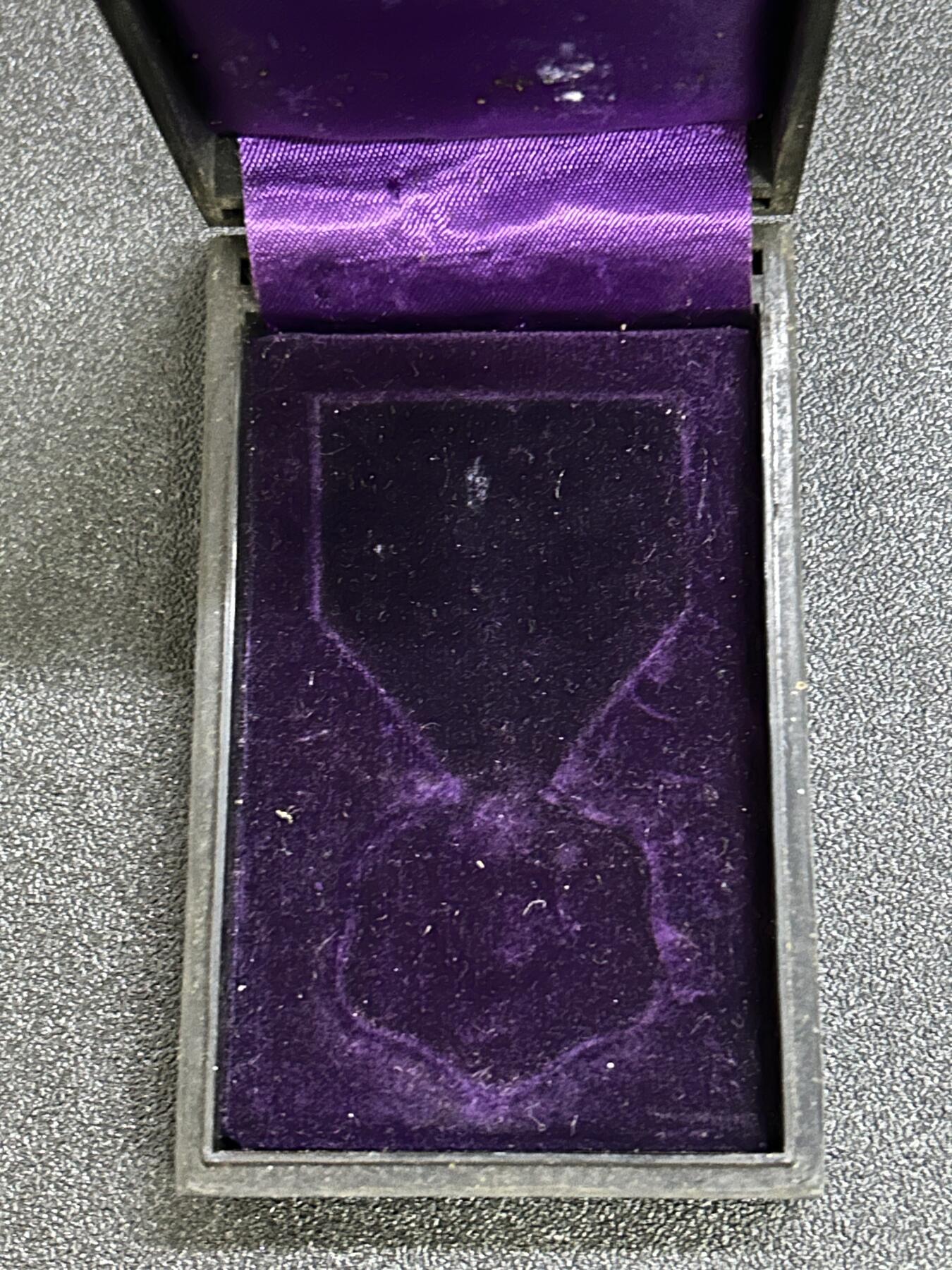 西秦中古拍卖第六十八期 日本七等青叶勋章空盒