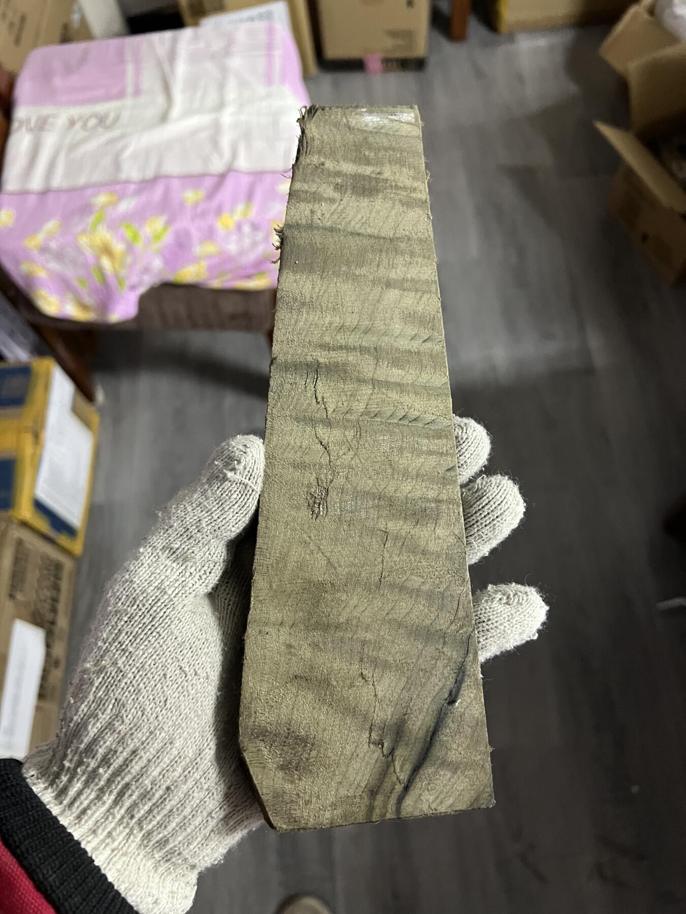 零元拍：NO.3 金丝楠牌子原板为加工 满金丝 果香满满 尺寸：24.5/7.5/1.3CM