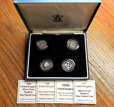 纫秋兰以为佩·凡希社微拍感恩专场 - 1994-97英国加厚1镑银币四枚，原厂盒证全品。