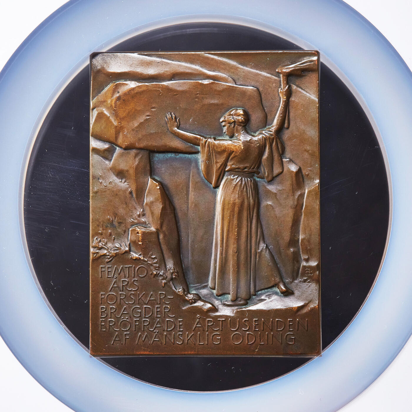 【俄甄集藏】2025年(045)12-03 星期三 晚 19:30 全场包邮 瑞典1913年纪念考古学家、国家博物馆馆长奥斯卡·蒙特柳斯退休卸任方形大铜章，NGC MS62，巧克力包浆，尺寸：63mm×48mm，名家林德伯格作品