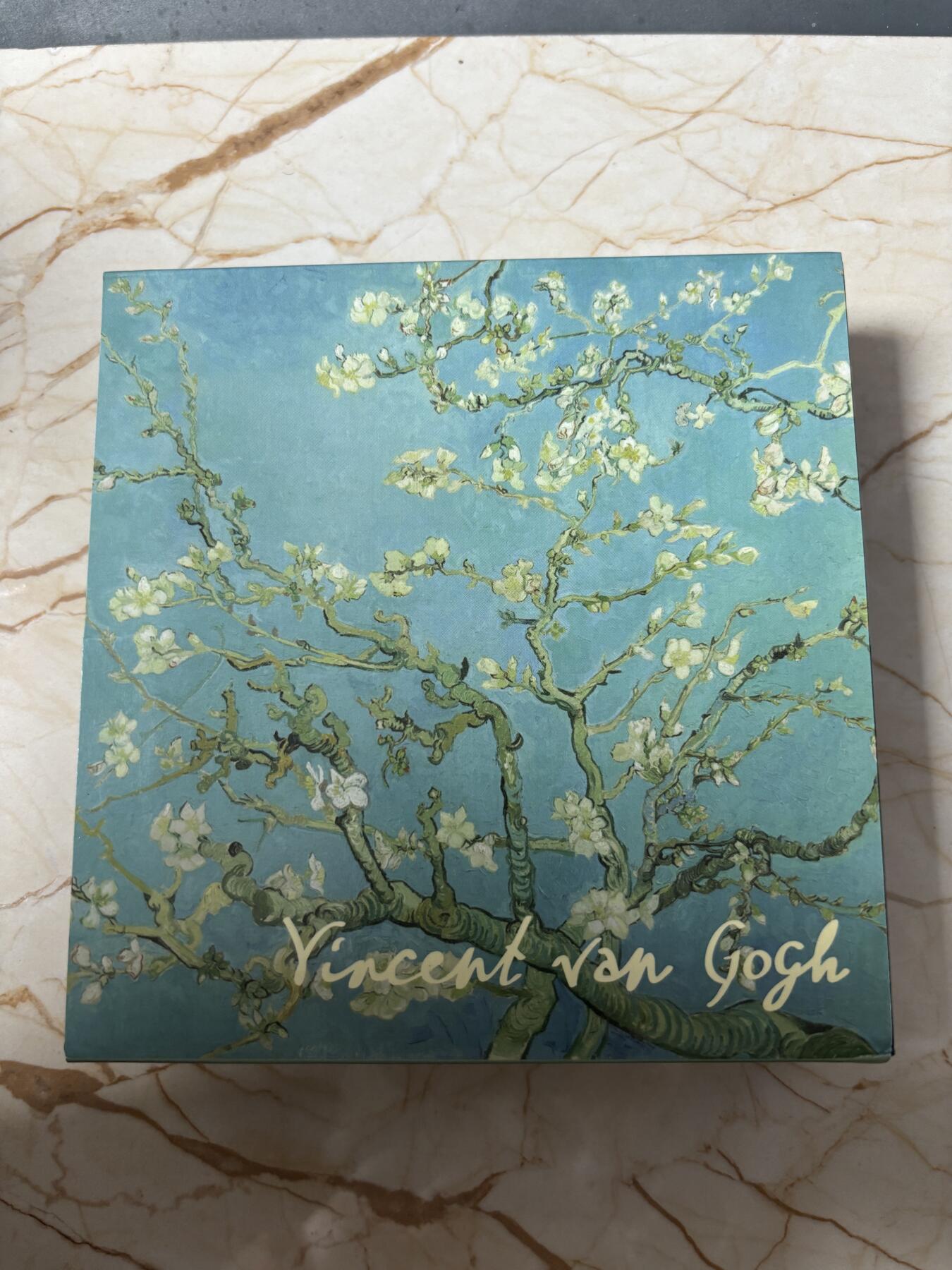 第183期拍卖 纽埃2022年世界名画系列梵高杏花开1盎司彩色银币，999银，1盎司