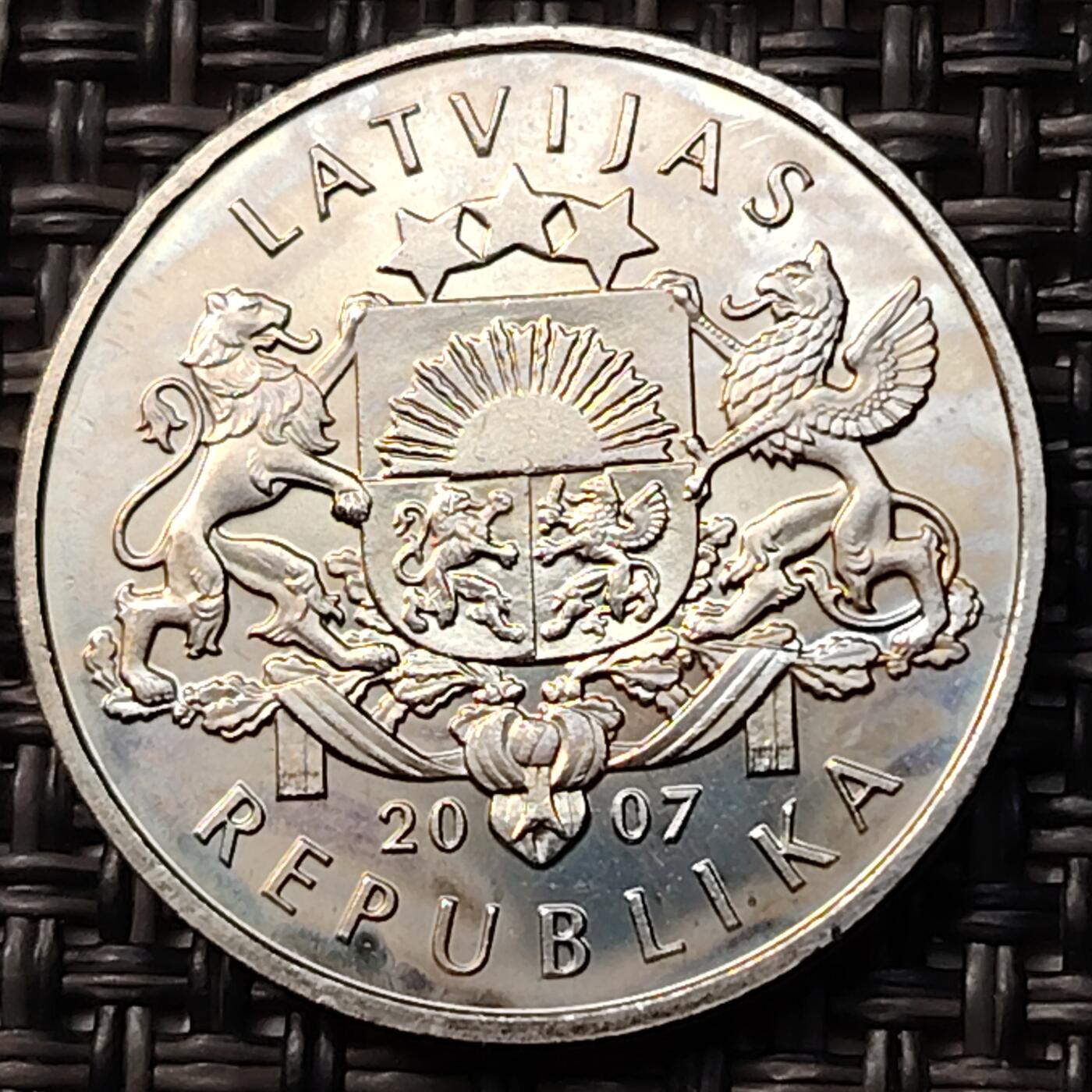 布加迪🐬～世界钱币(上海)🌾第 262 期 /  各国套币和散币 拉脱维亚🇱🇻 2007年 1拉特 雪人 纪念币 雪人