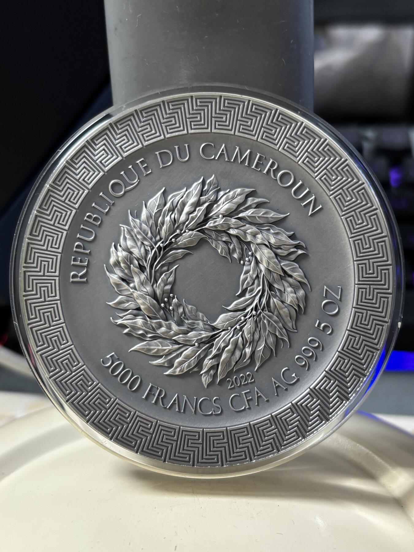 第183期拍卖 喀麦隆2022年国色天姿阿波罗和缪斯女神5盎司银币，999银，发行500枚，边缘有氧化