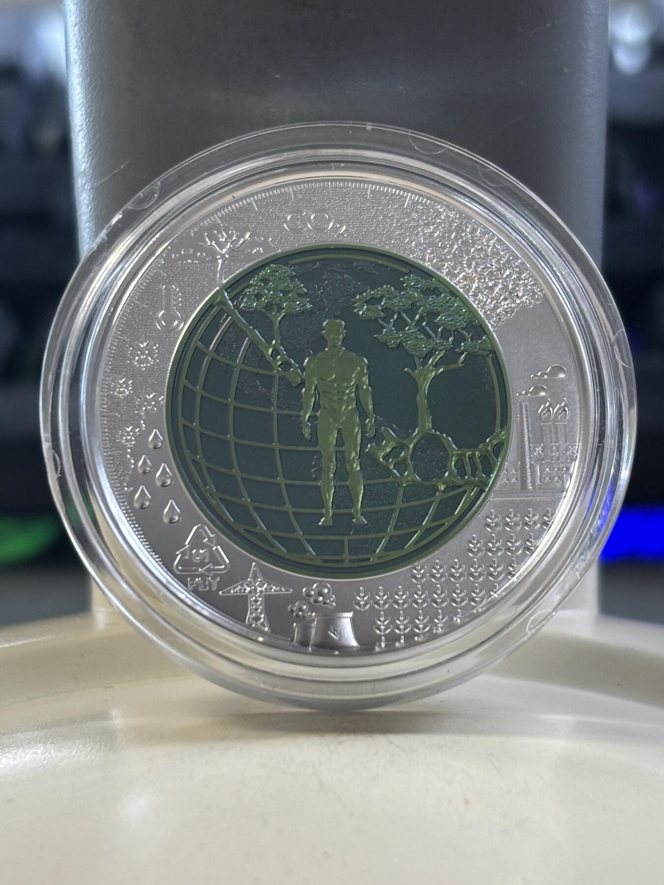 第183期拍卖 获奖奥地利2018年银铌系列16人类世银铌双金属币， ，金属:900银/998铌，重量:9克/6.5克，直径:34毫米，发行：65000枚， 获2020年克劳斯年度最佳双金属币