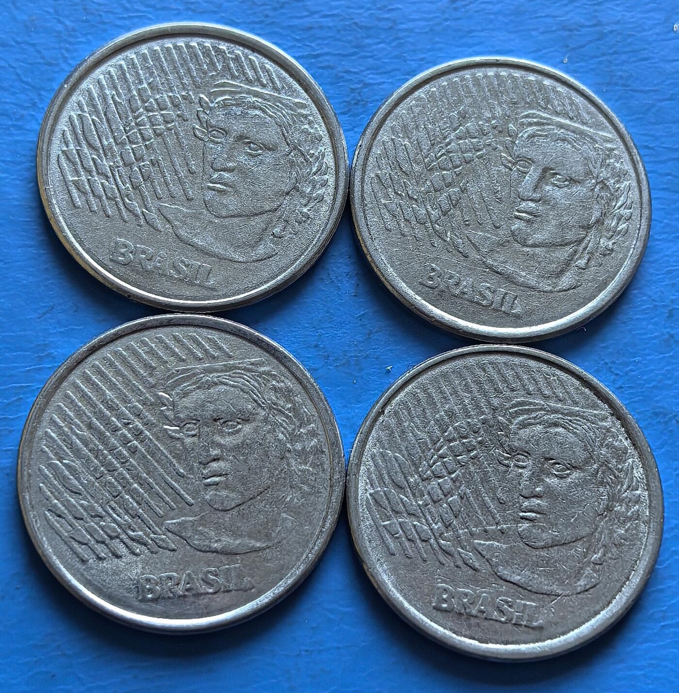 外国优质老铜币银币，周六九点倒数截拍，满百包邮，可寄存半年，喜欢朋友微信扫描二维码可直接参拍