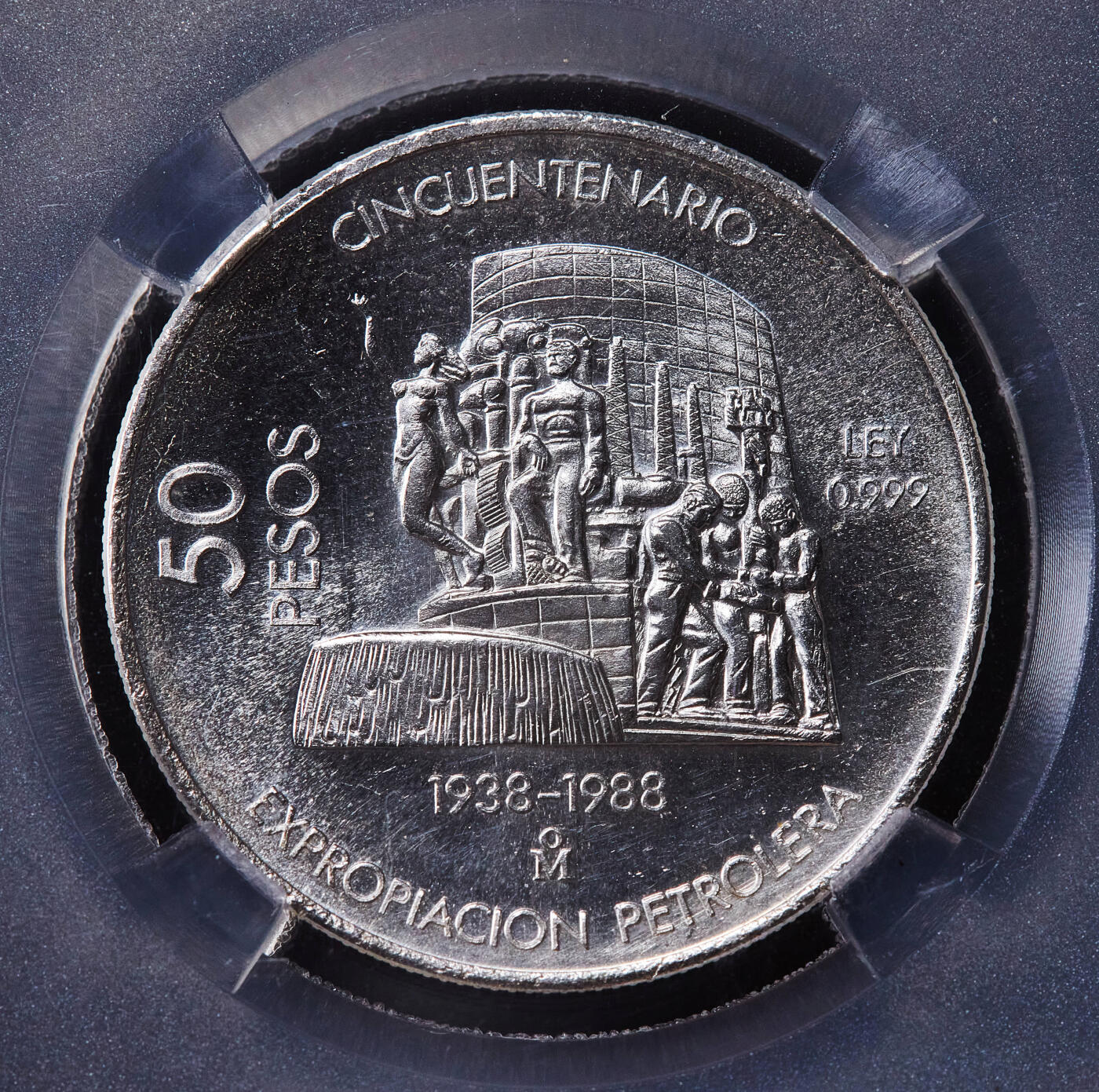 【俄甄集藏】2025年(045)12-03 星期三 晚 19:30 全场包邮 墨西哥1988年纪念石油工业国有50周年50比索银币，TQG MS64PL，类精制底板，重：15.55克，含银量：99.9%银，发行量：30000枚，设计精美，稀少品种，大部分回炉化掉了