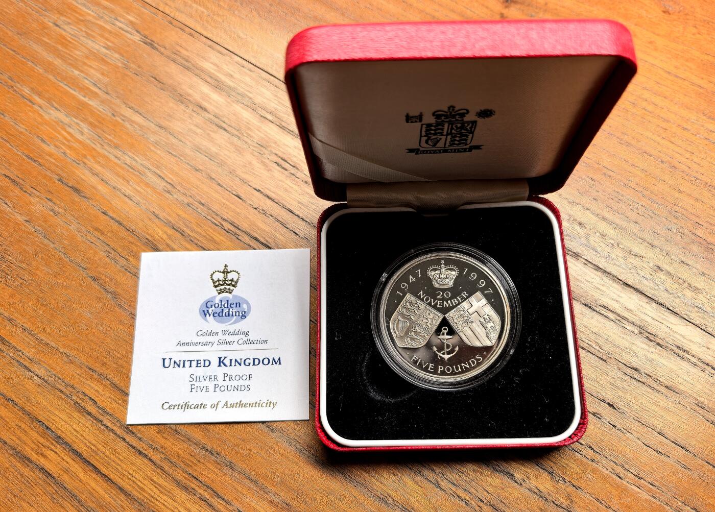 纫秋兰以为佩·凡希社微拍感恩专场 1997英国女王金婚纪念5镑大银原厂盒证全品
