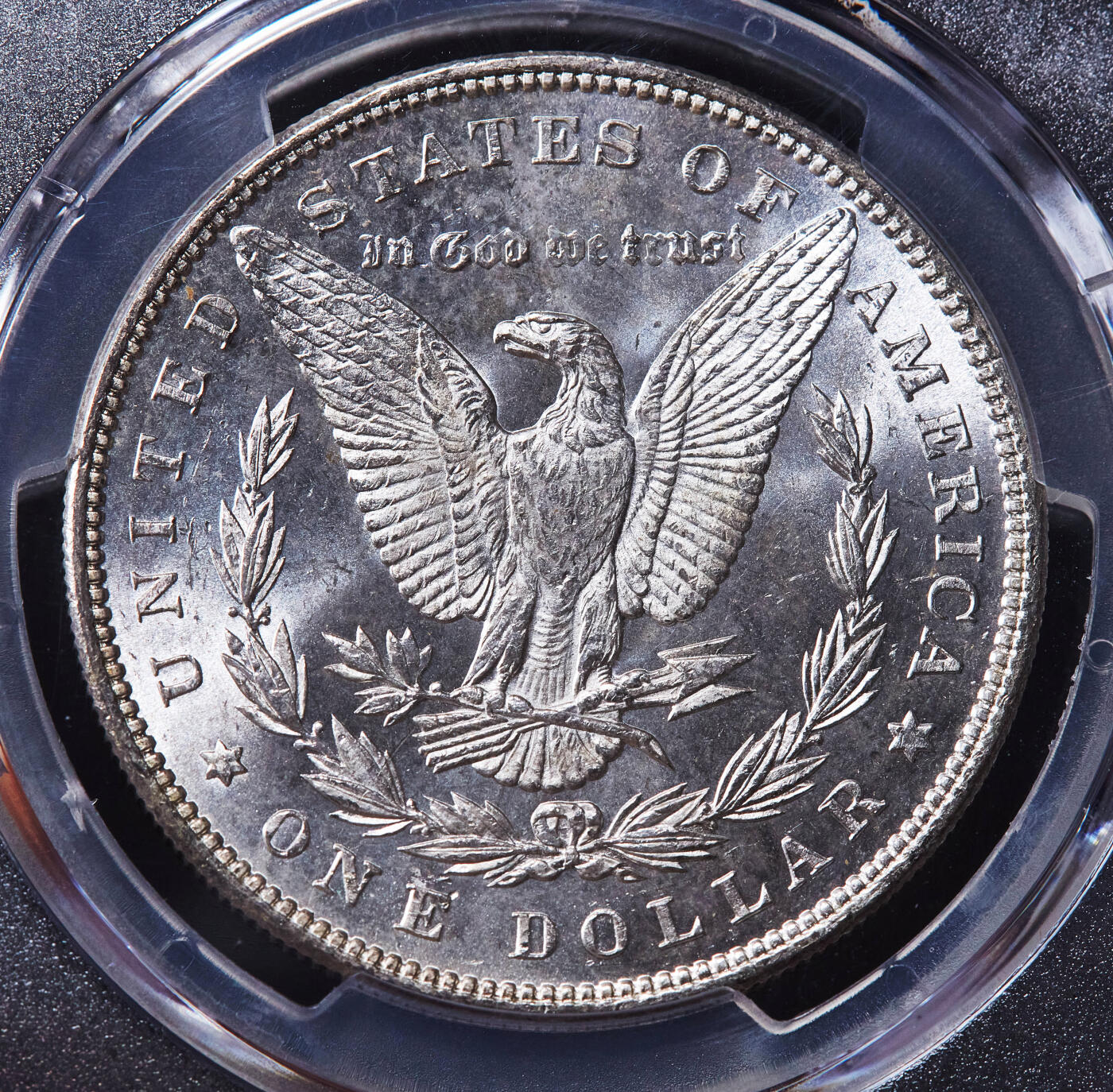 【俄甄集藏】2025年(045)12-03 星期三 晚 19:30 全场包邮 美国1887年摩根1美元大银币，PCGS MS64，车轮转光，底板凝霜