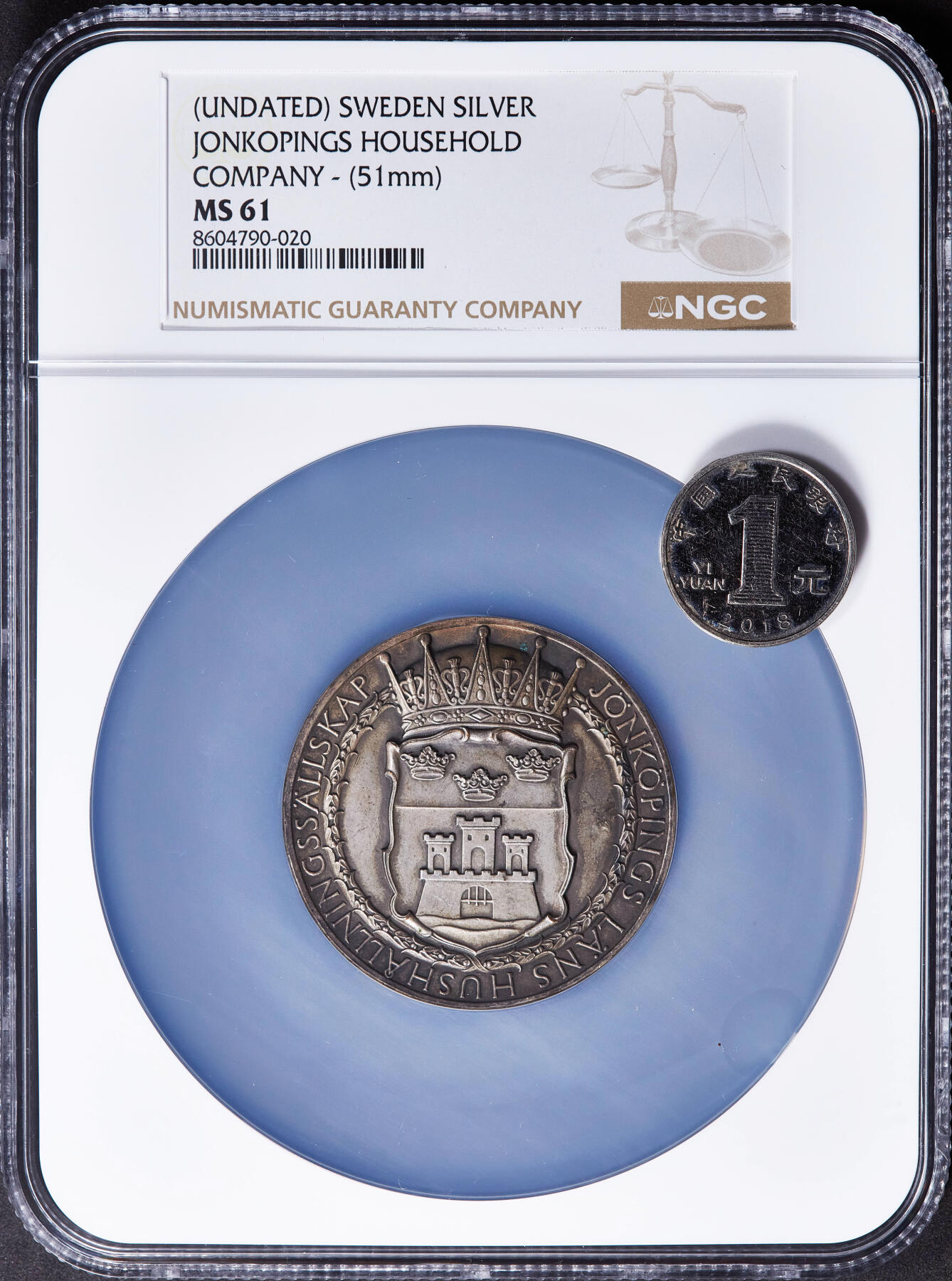 【俄甄集藏】2025年(045)12-03 星期三 晚 19:30 全场包邮 瑞典19世纪延雪平家庭协会荣誉大银章，NGC MS61，酱彩老包浆，正面为延雪平地区纹章，直径：51mm