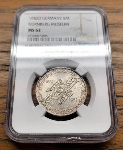 纫秋兰以为佩·凡希社微拍感恩专场 - 1952D西德纽伦堡博物馆纪念5马克NGC-MS62，西哥特人的鹰型胸针，5马克纪念银币开山之作，总筋。