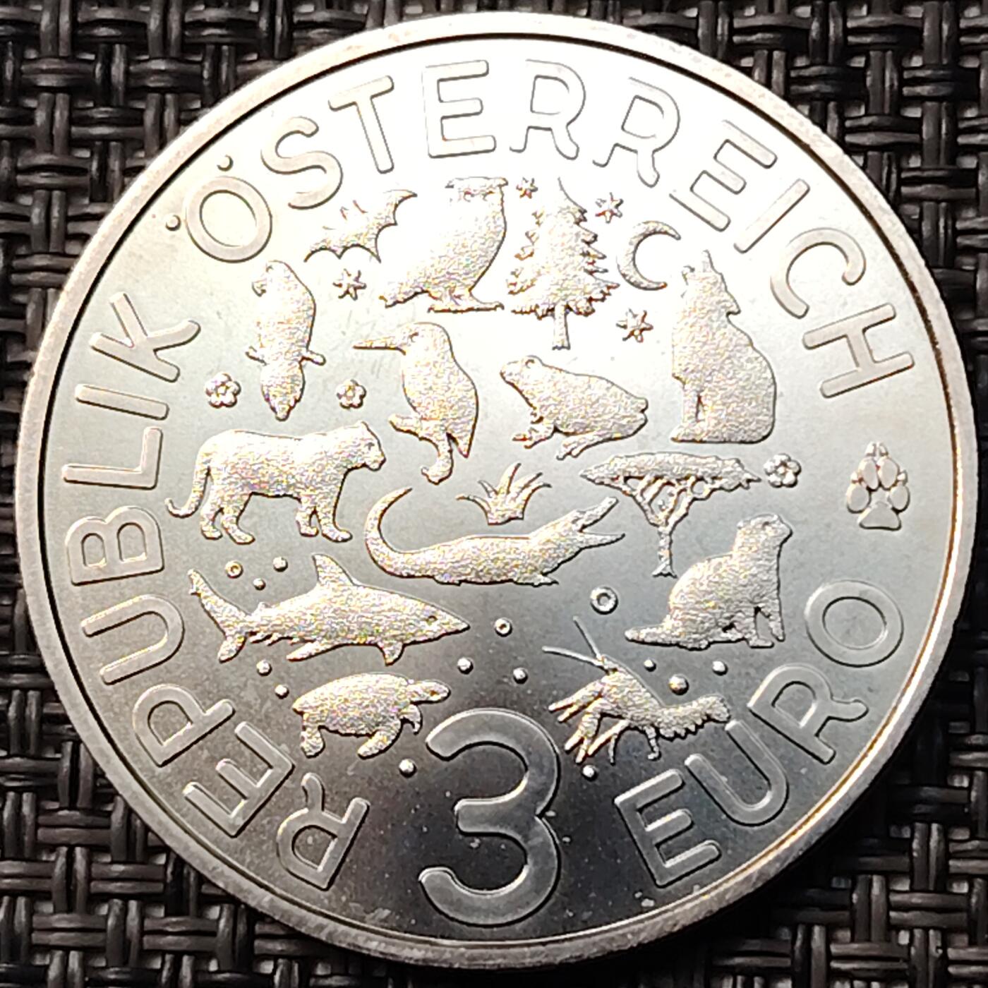 布加迪🐬～世界钱币(上海)🌾第 262 期 /  各国套币和散币 奥地利🇦🇹2019年多彩生物系列11～水獭3欧彩色夜光铜镍纪念币