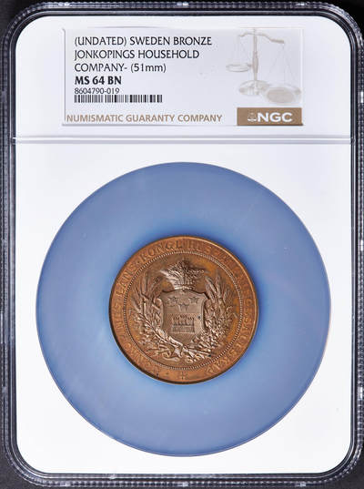 【俄甄集藏】2025年(045)12-03 星期三 晚 19:30 全场包邮 - 瑞典19世纪延雪平皇家家庭协会荣誉大铜章，NGC MS64，原铜光养眼，正面为延雪平地区纹章，直径：51mm