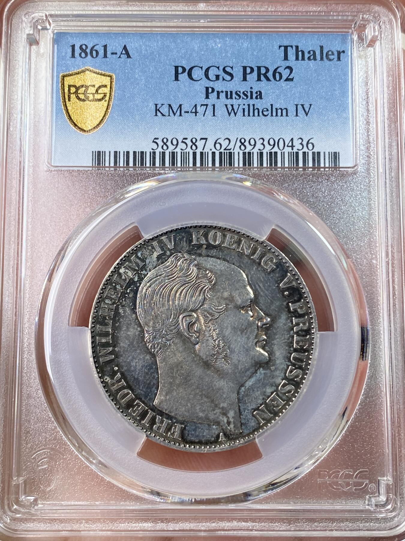 万国钱币拍卖第056期 PCGS PR62 1861年德国普鲁士威廉四世离冠鹰精制联合泰勒 紫罗兰炫彩包浆 好状态略有低评 国王逝世年份，关门币，少见。镜面喷砂浮雕，打制犀利，德系精铸典范。普制也不多，只有10000枚。精制版发行量仅仅250枚。洋葱国王大头+离冠鹰，很有意思的设计。	 