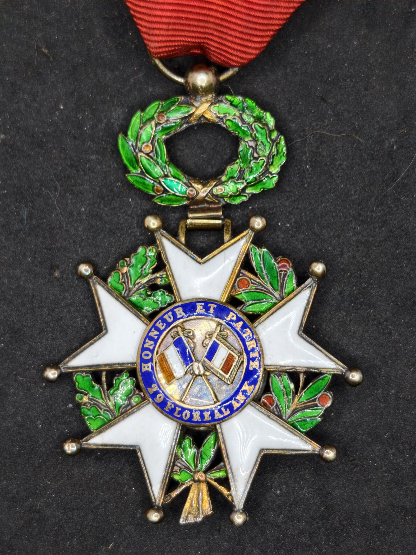 凯旋世界勋赏（第20期）（欢迎送拍）（对拍品有疑问请询问客服，不接受到手刀，出价默认拍品品相。请认真阅读拍卖规则！出价默认已认可！）（收到货请录制开箱视频，无视频概不处理问题。） 法兰西第五共和国荣誉军团勋章军官级，珠宝版