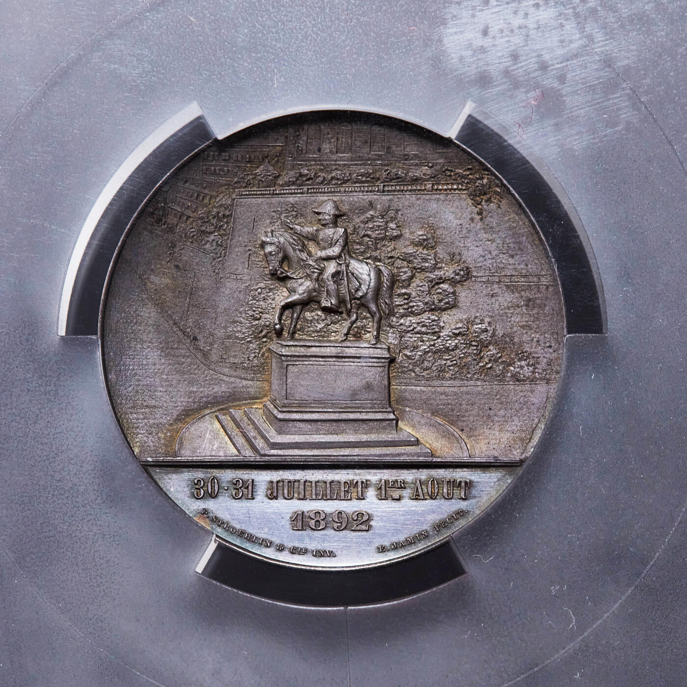 【俄甄集藏】2025年(045)12-03 星期三 晚 19:30 全场包邮 瑞士1892年纪念联邦军官协会全体会议在日内瓦召开大银章，PCGS MS65，紫罗兰酱彩老包浆，唯一冠军分，顶级状态，类精制底板，直径：46mm