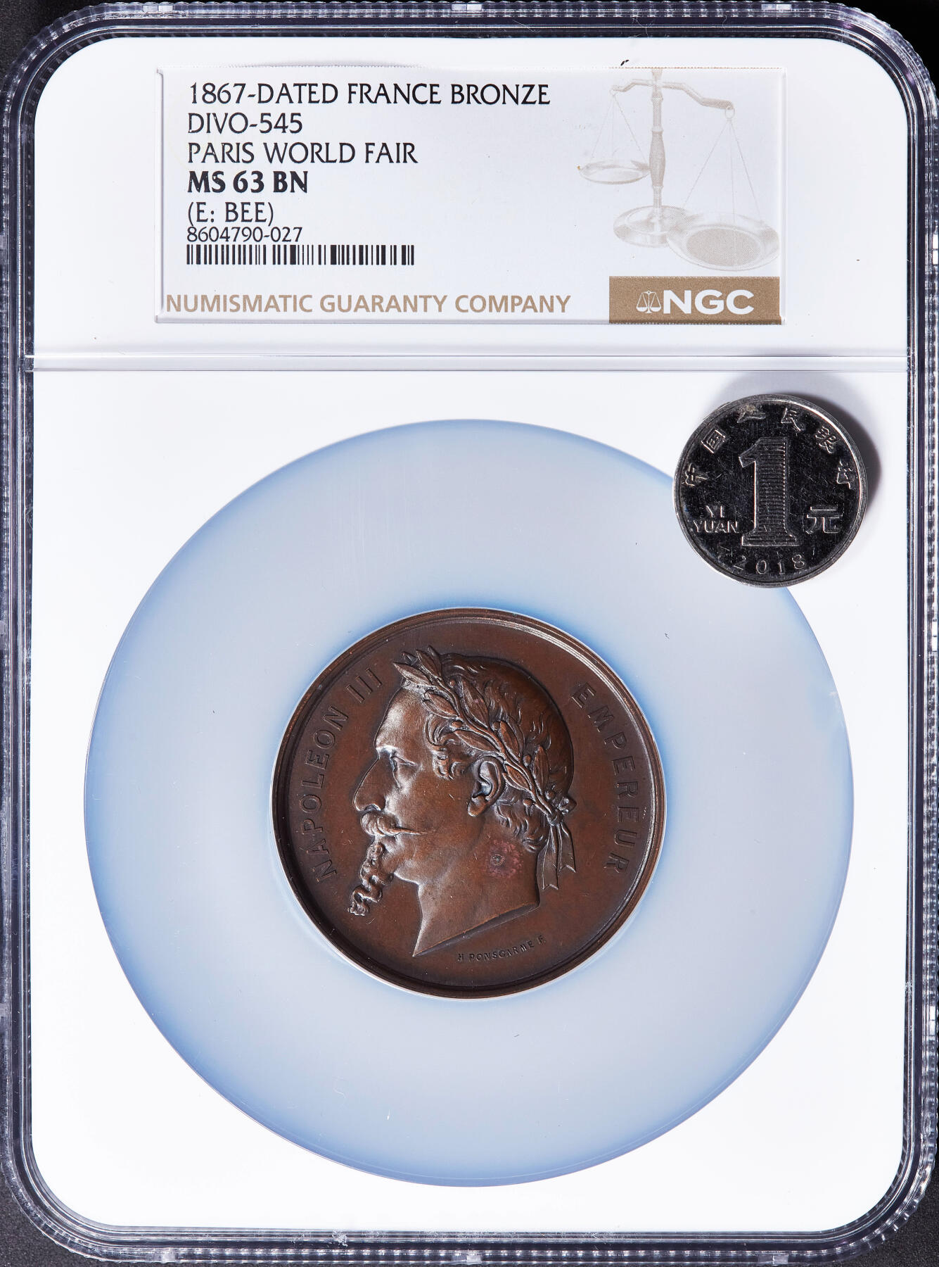【俄甄集藏】2025年(045)12-03 星期三 晚 19:30 全场包邮 法国1867年拿破仑三世头像纪念巴黎世博会大铜章，NGC MS63，类精制底板，高浮雕，巧克力包浆，名家亨利·蓬斯卡尔姆作品，设计华丽，蜜蜂铭，直径：50mm，经典品种