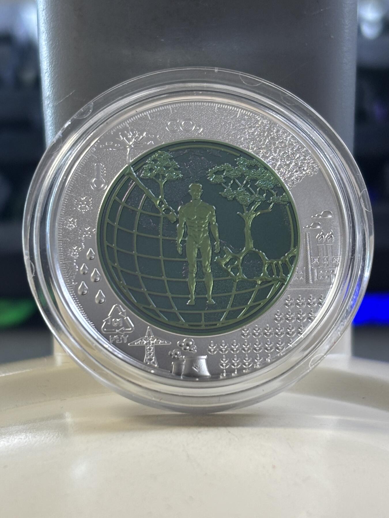 第183期拍卖 获奖奥地利2018年银铌系列16人类世银铌双金属币， ，金属:900银/998铌，重量:9克/6.5克，直径:34毫米，发行：65000枚， 获2020年克劳斯年度最佳双金属币