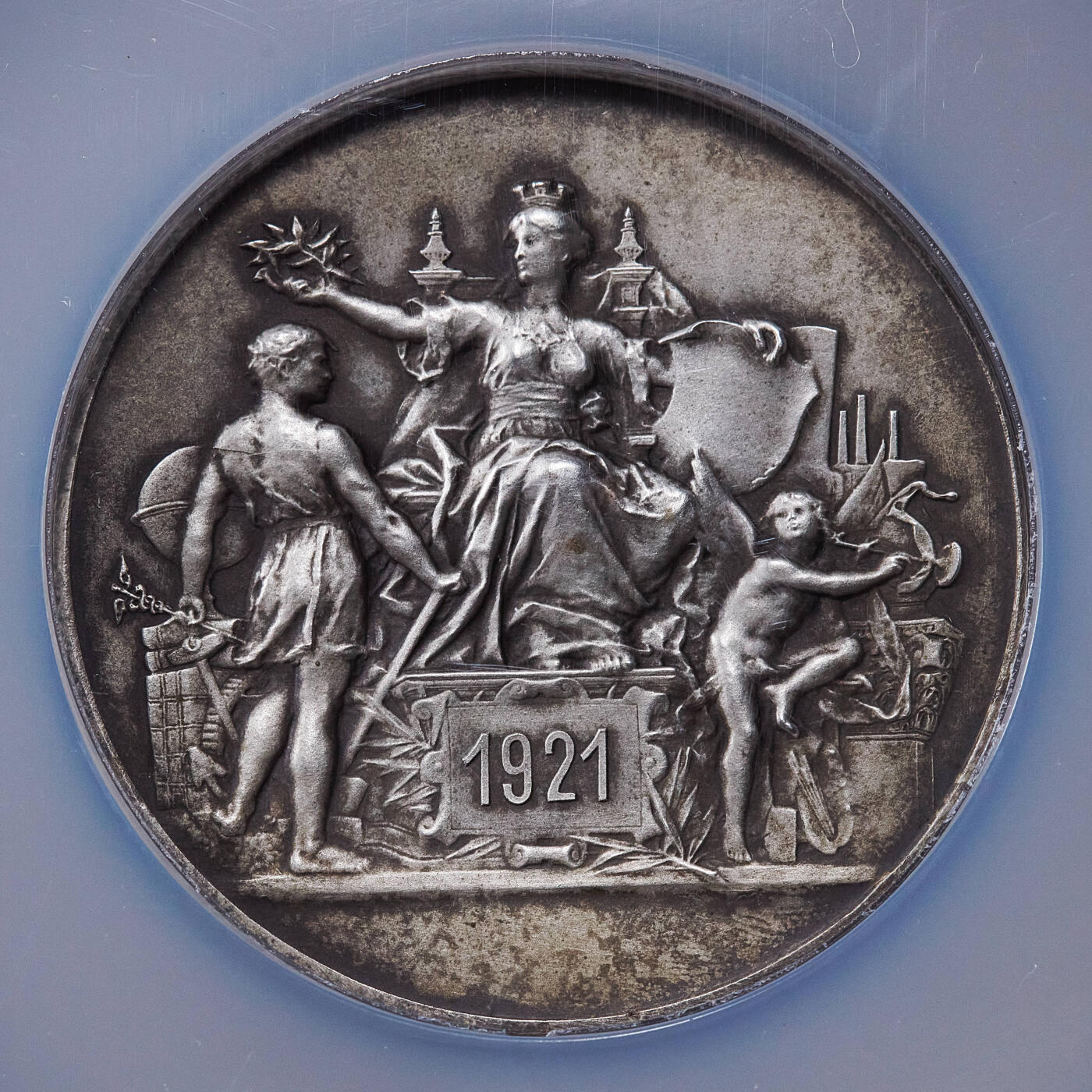 【俄甄集藏】2025年(045)12-03 星期三 晚 19:30 全场包邮 法国1921年法兰西女神造像纪念巴黎工商业联盟镀银铜质奖章，NGC MS63，授予工商业领域贡献者L·德洛特，直径：56mm，原味老包浆，设计精美