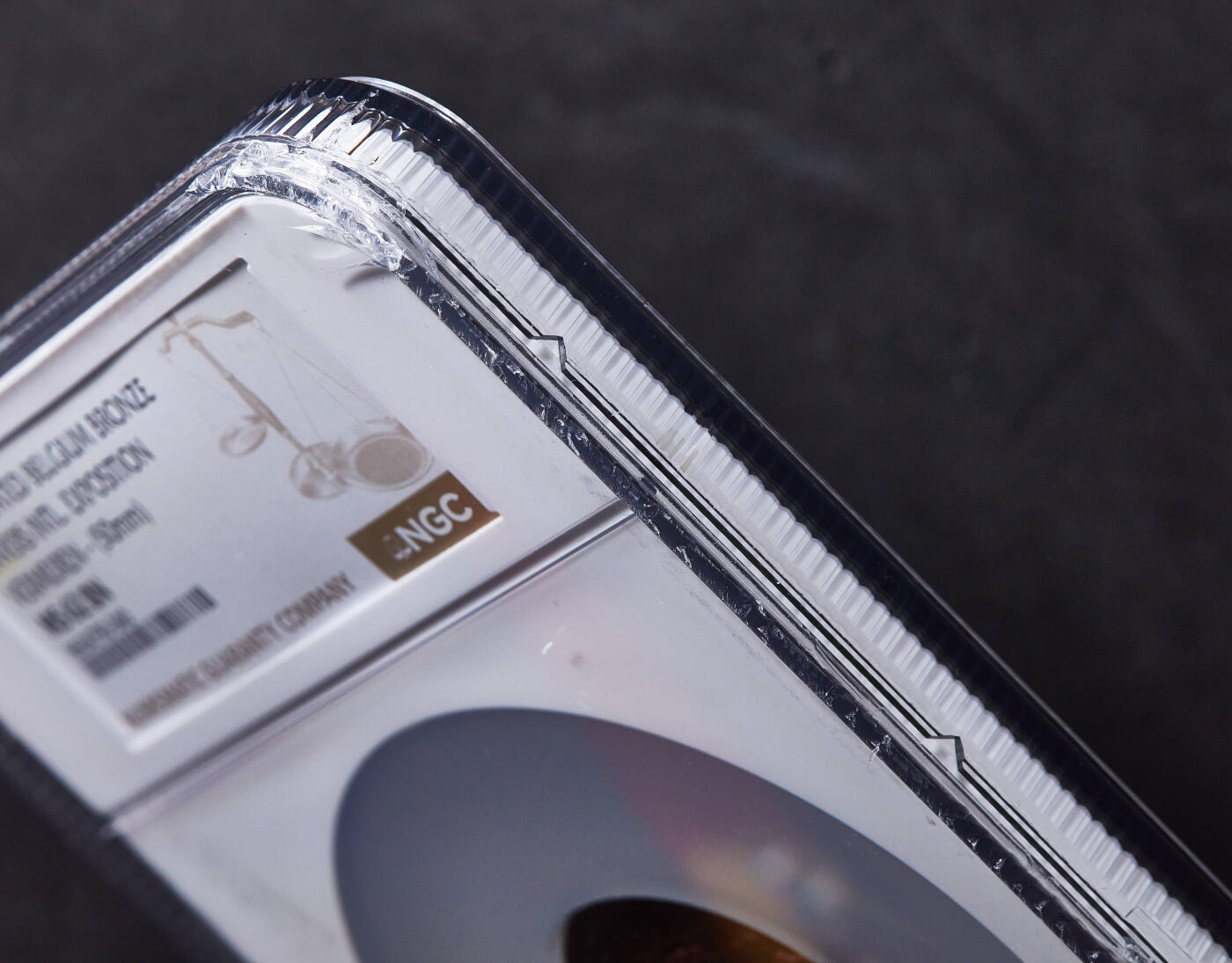 【俄甄集藏】2025年(045)12-03 星期三 晚 19:30 全场包邮 比利时1891年纪念安特卫普国际博览会大铜章，NGC MS62，红铜原包浆，高浮雕，雕刻家M·韦尔梅伦作品，直径：50mm，盒体边缘有小破损，见详图