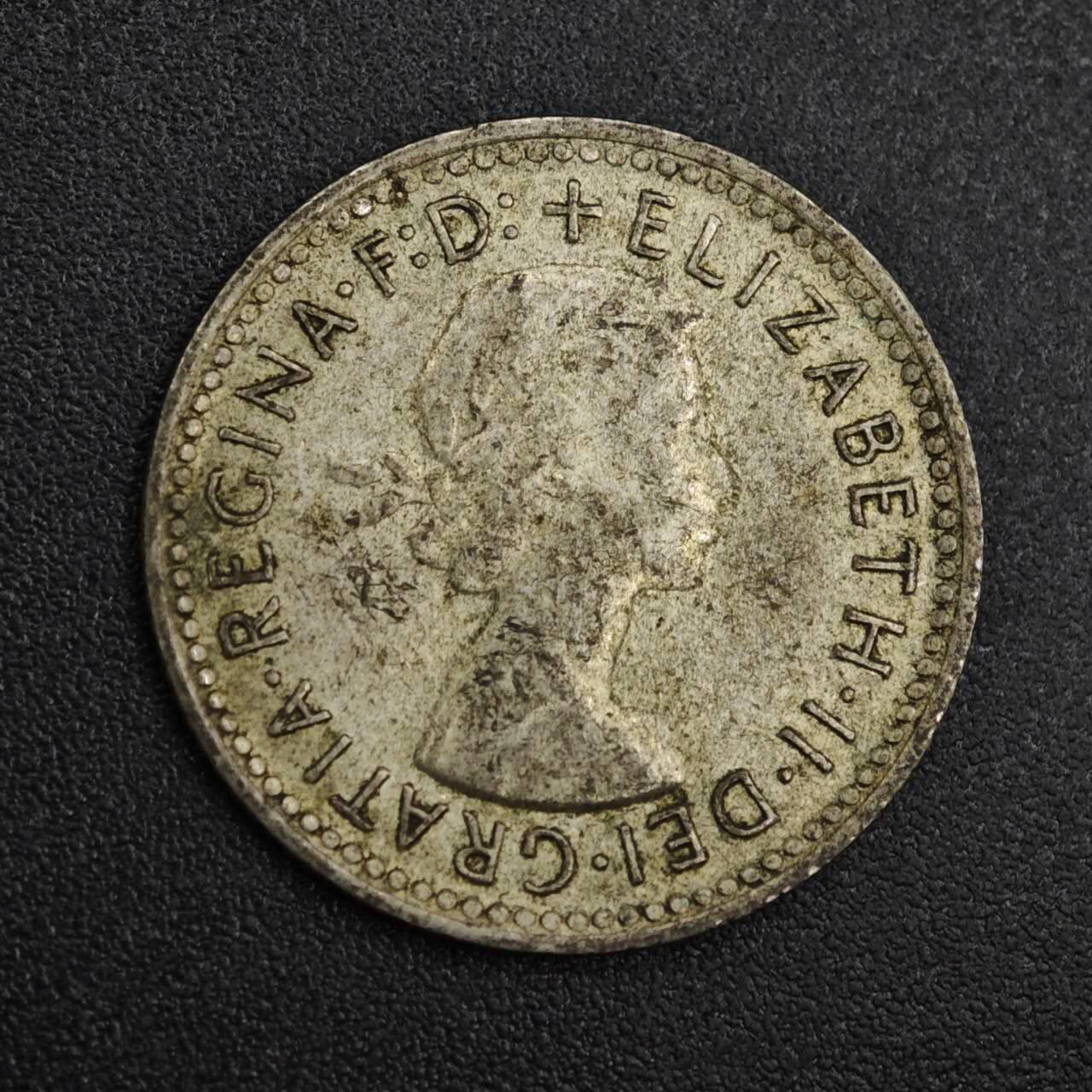 【淘币小摊】限时拍第八百一十二拍  小银币场  满百包邮可预留两周  周一统一发货  澳大利亚1960年伊丽莎白二世6便士银币