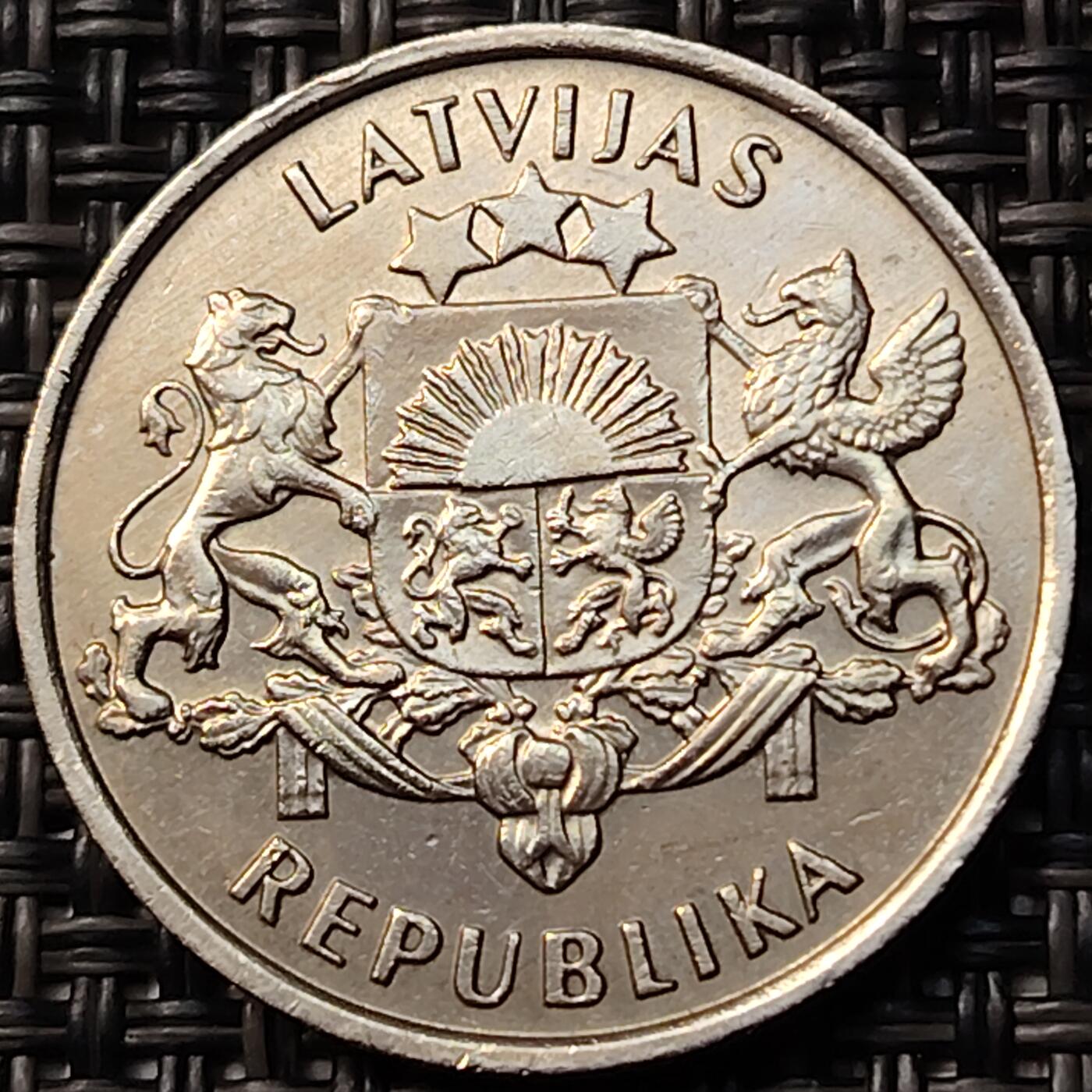 布加迪🐬～世界钱币(上海)🌾第 262 期 /  各国套币和散币 拉脱维亚🇱🇻 1993年 2拉特 独立纪念币