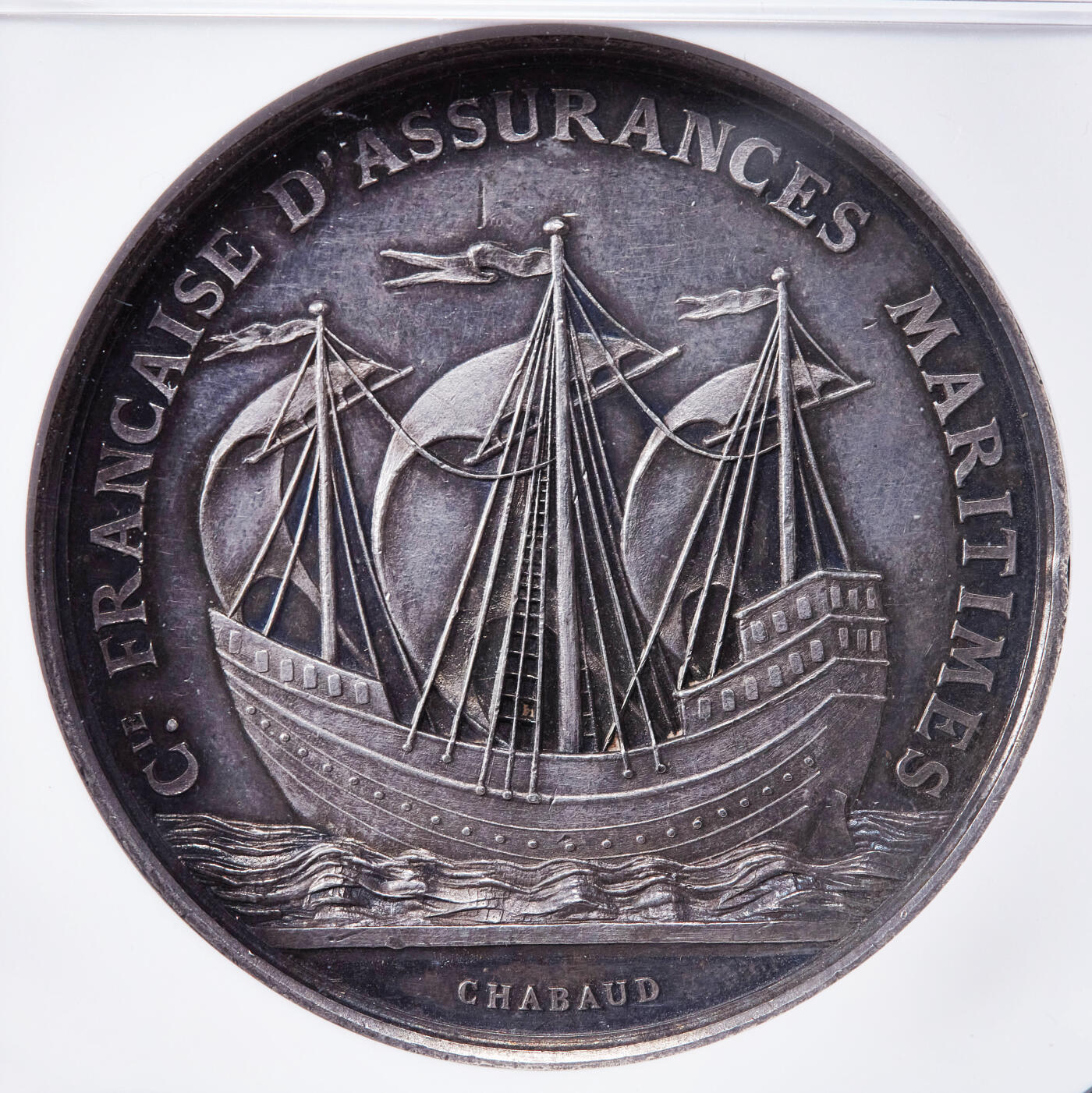 【俄甄集藏】2025年(045)12-03 星期三 晚 19:30 全场包邮 法国1862年海上保险公司三桅帆船大银章，NGC MS61，设计精美，加厚盒，名家路易-菲利克·沙博作品，粉紫老包浆，蜜蜂铭，稀有品种