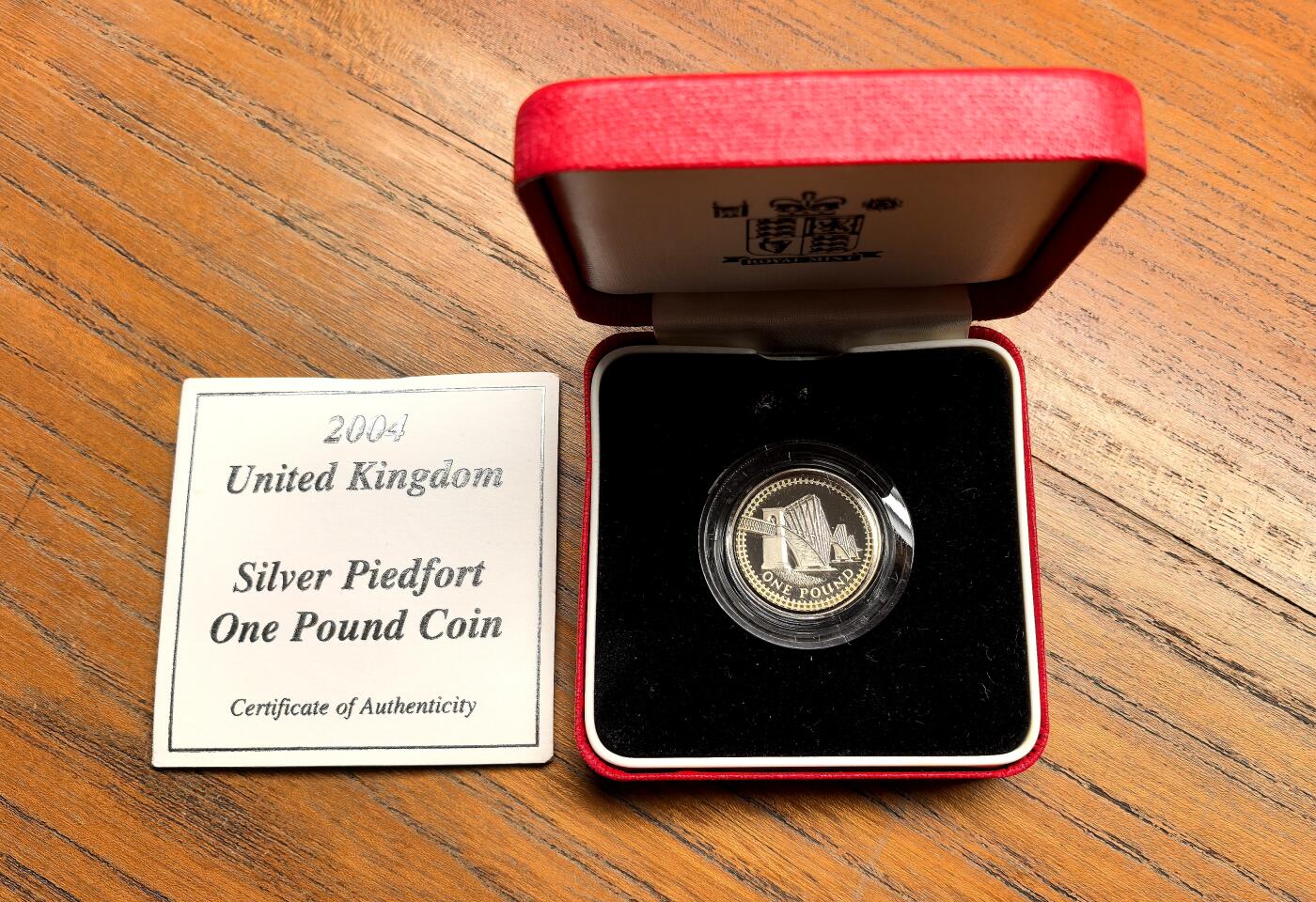 纫秋兰以为佩·凡希社微拍感恩专场 2004英国福斯铁路桥加厚1镑银币，原厂盒证全品。