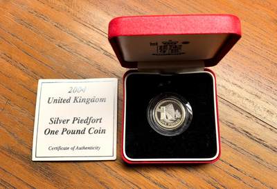 纫秋兰以为佩·凡希社微拍感恩专场 - 2004英国福斯铁路桥加厚1镑银币，原厂盒证全品。