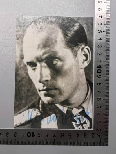 小驴勋章奖章收藏11月29日周六晚六点拍卖（珍爱和平，收藏战争，铭记历史，勿忘国耻，忠党爱国。有偿代拍，送拍规则在简介最后，参拍须阅读规则后再参拍，关系到运费包装发货时效真假辨别等关键信息，拍卖时不再发原图，看大图店主微信码在拍卖店铺介绍里） - 双剑橡叶饰骑士铁十字勋章获得者，德国空军轰炸机王牌赫尔曼·霍格巴克战后签名照