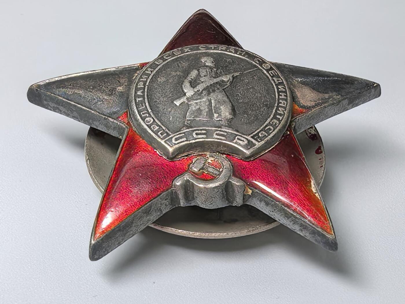 小驴勋章奖章收藏11月29日周六晚六点拍卖（珍爱和平，收藏战争，铭记历史，勿忘国耻，忠党爱国。有偿代拍，送拍规则在简介最后，参拍须阅读规则后再参拍，关系到运费包装发货时效真假辨别等关键信息，拍卖时不再发原图，看大图店主微信码在拍卖店铺介绍里） 克雷萨诺夫连号双红星勋章二级卫国勋章带证书