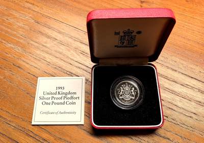纫秋兰以为佩·凡希社微拍感恩专场 - 1993英国皇家纹章加厚1镑银币，原厂盒证全品