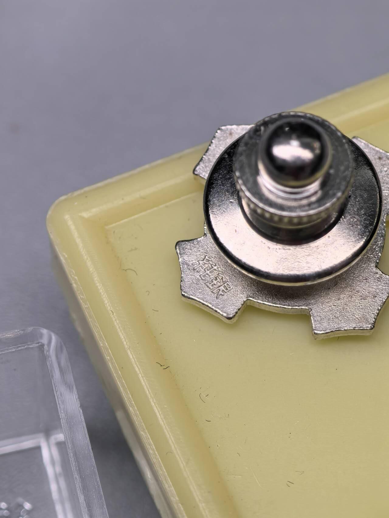 小驴勋章奖章收藏11月29日周六晚六点拍卖（珍爱和平，收藏战争，铭记历史，勿忘国耻，忠党爱国。有偿代拍，送拍规则在简介最后，参拍须阅读规则后再参拍，关系到运费包装发货时效真假辨别等关键信息，拍卖时不再发原图，看大图店主微信码在拍卖店铺介绍里） 赤十字社有功章略章（背打纯银标）+鲜血功劳章