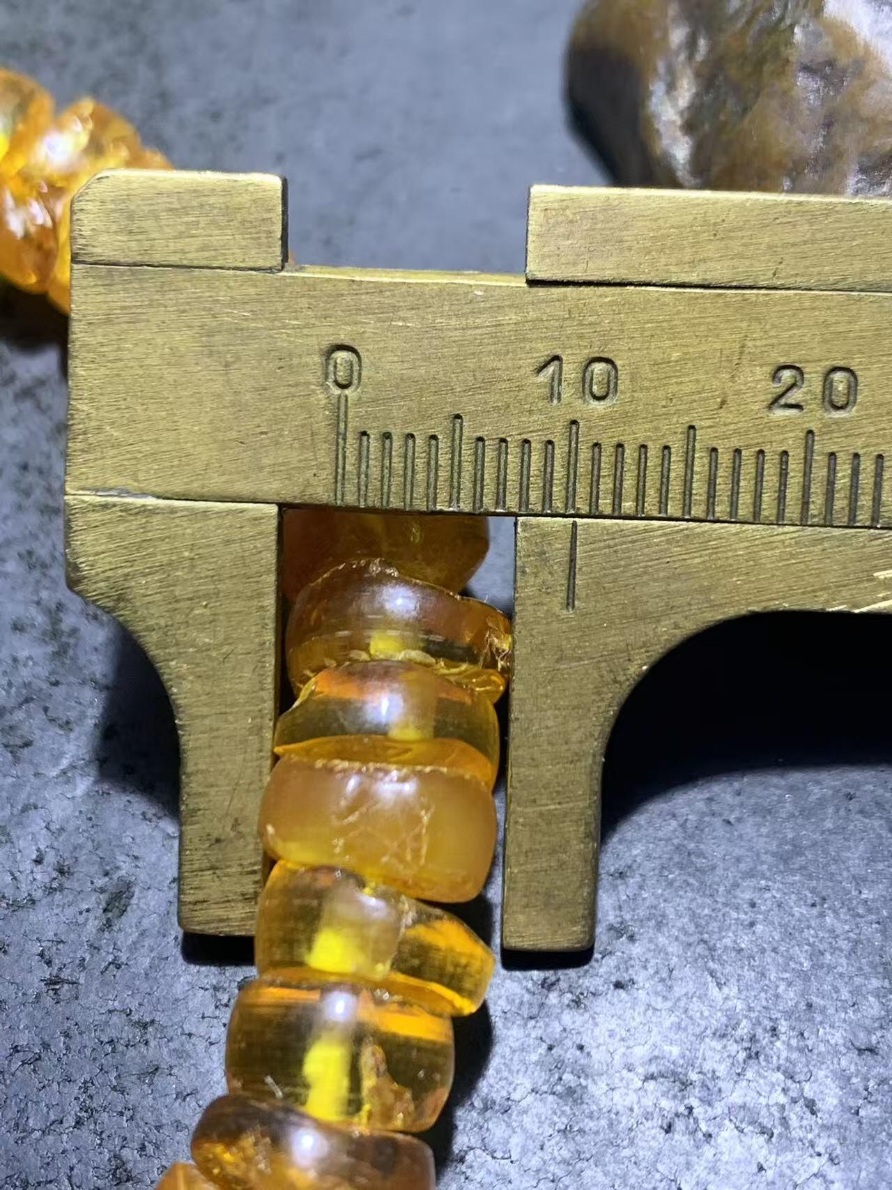 天然原矿俄料蜜蜡原皮随形手串1条！