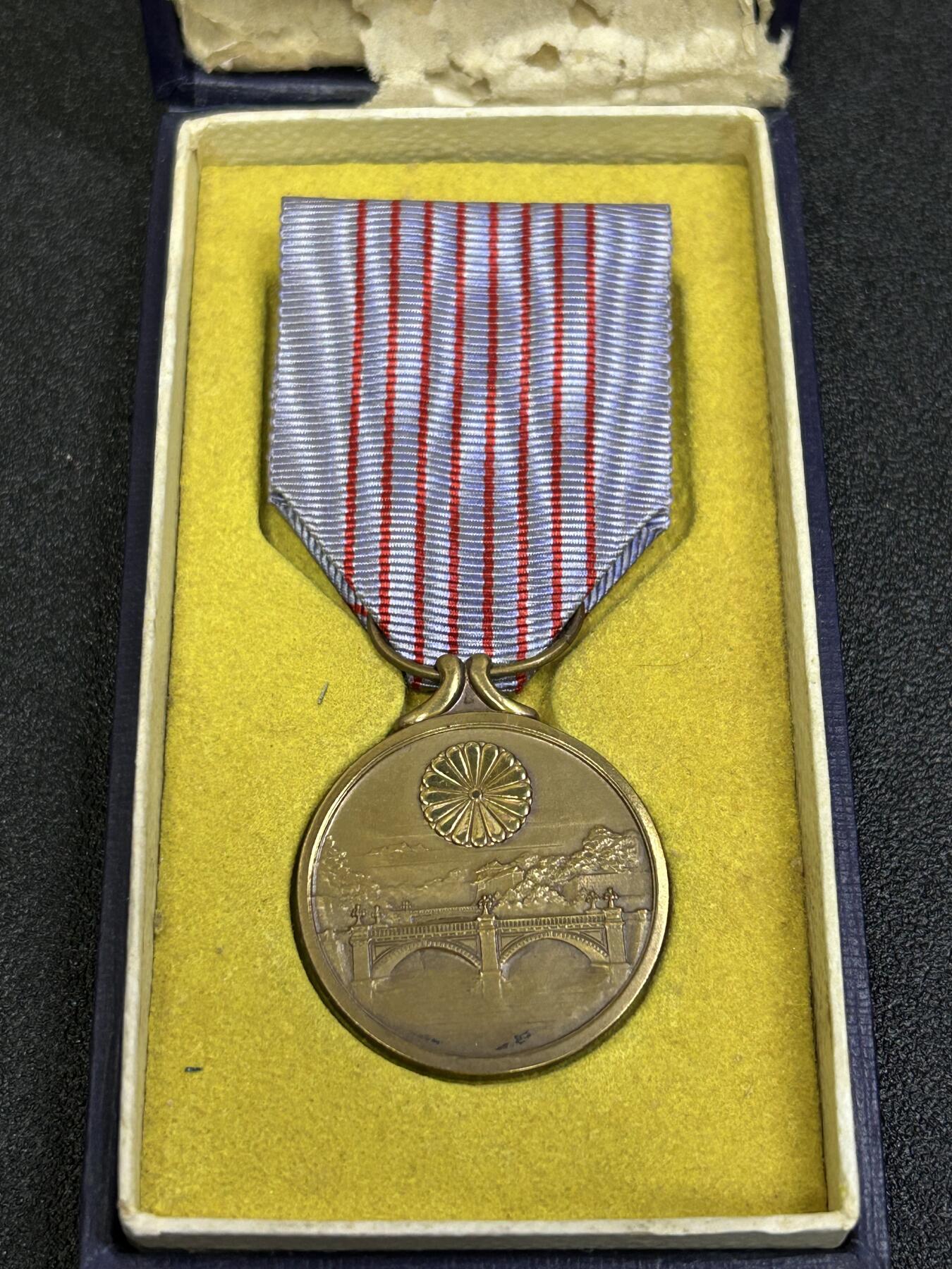 西秦中古拍卖第六十八期 日本纪元2600年奖章 带原盒与包装纸