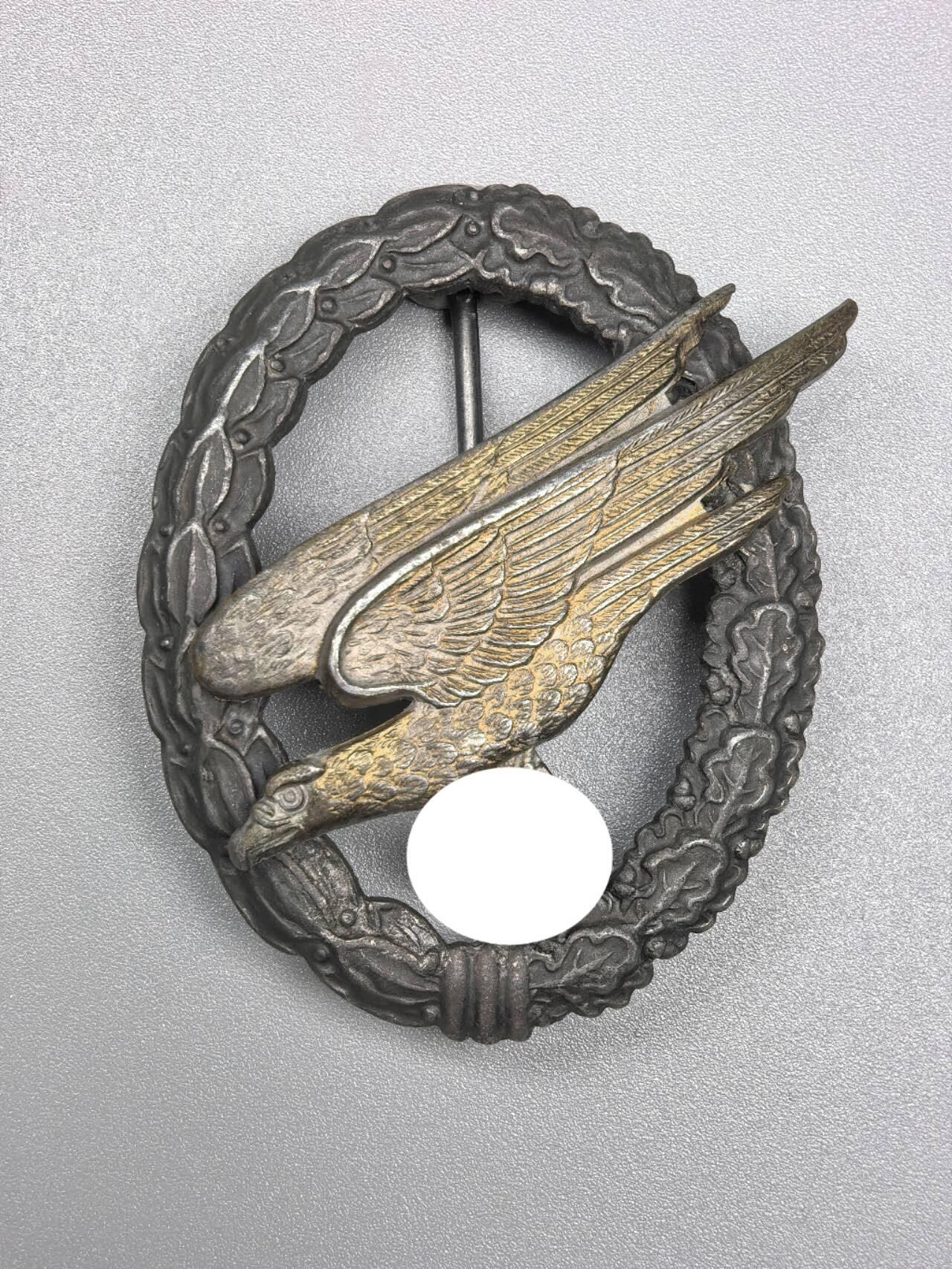 小驴勋章奖章收藏11月29日周六晚六点拍卖（珍爱和平，收藏战争，铭记历史，勿忘国耻，忠党爱国。有偿代拍，送拍规则在简介最后，参拍须阅读规则后再参拍，关系到运费包装发货时效真假辨别等关键信息，拍卖时不再发原图，看大图店主微信码在拍卖店铺介绍里）