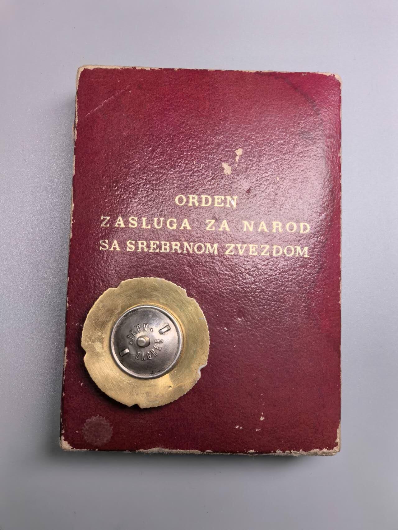 小驴勋章奖章收藏11月29日周六晚六点拍卖（珍爱和平，收藏战争，铭记历史，勿忘国耻，忠党爱国。有偿代拍，送拍规则在简介最后，参拍须阅读规则后再参拍，关系到运费包装发货时效真假辨别等关键信息，拍卖时不再发原图，看大图店主微信码在拍卖店铺介绍里）